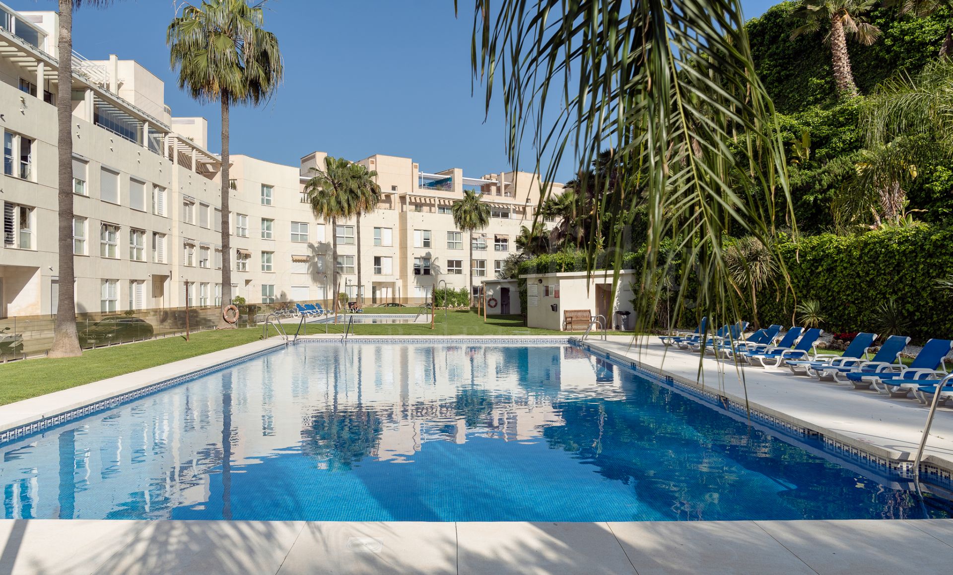 Apartamento en La Corniche, Marbella