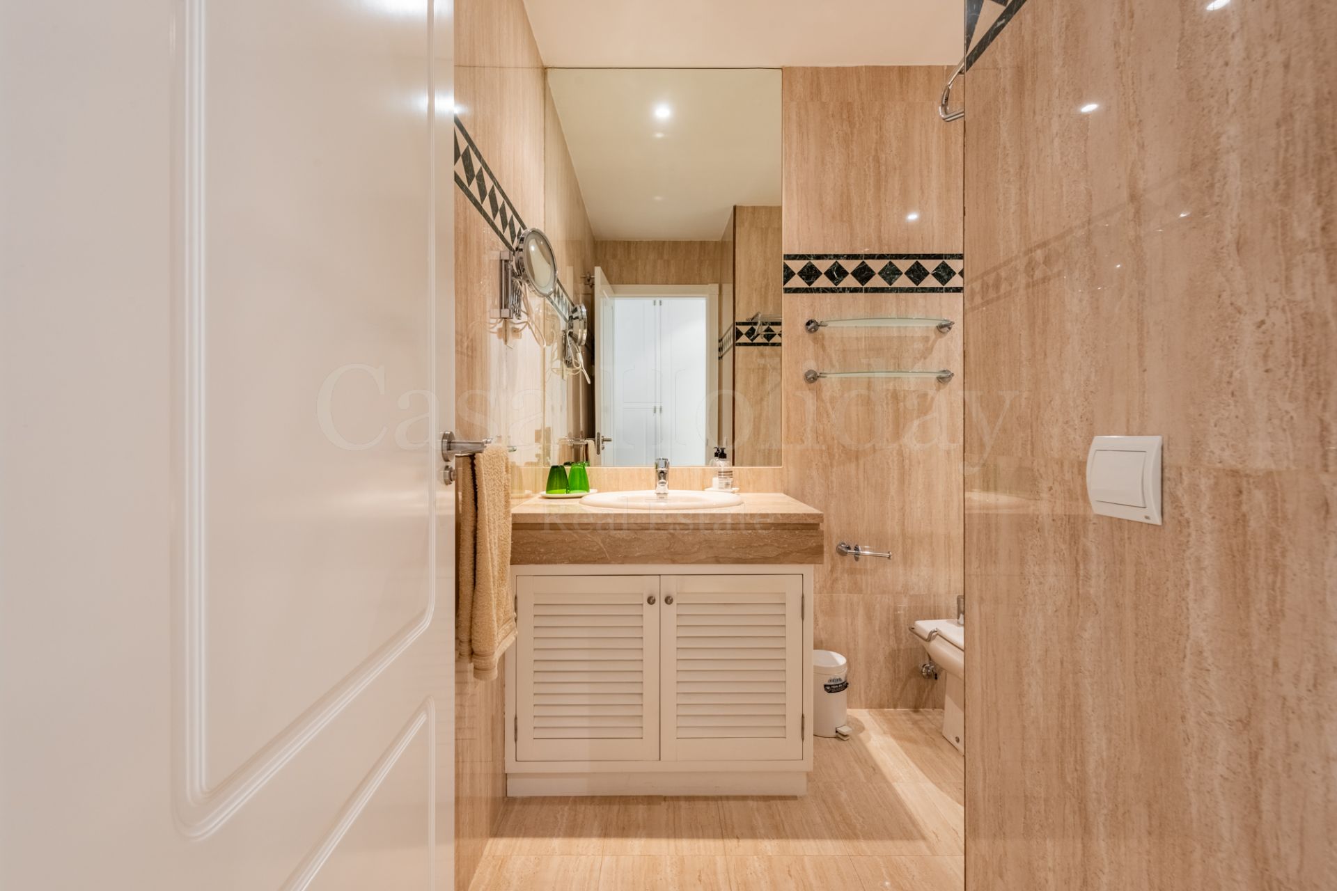 Apartamento en La Corniche, Marbella