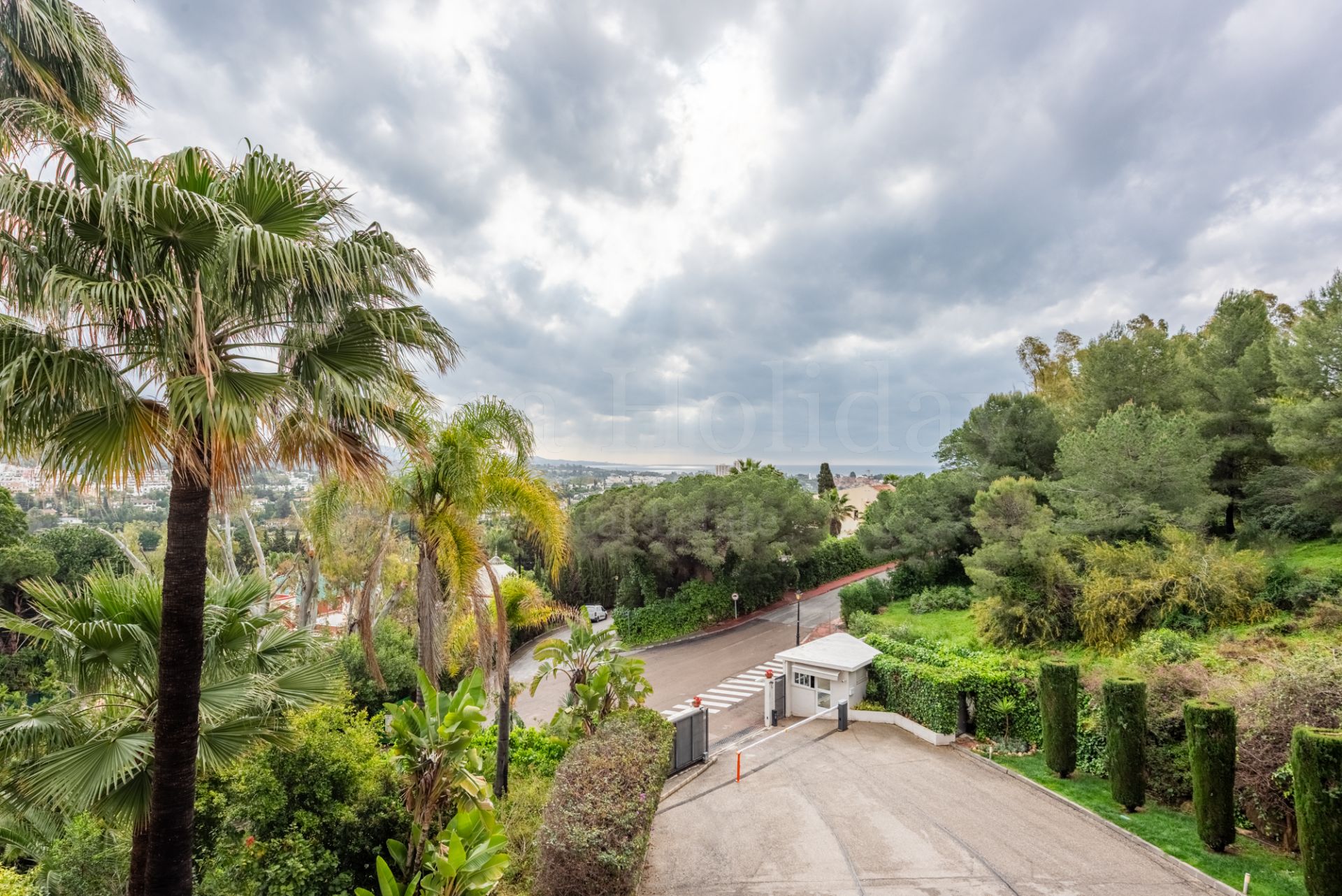 Apartamento en La Corniche, Marbella