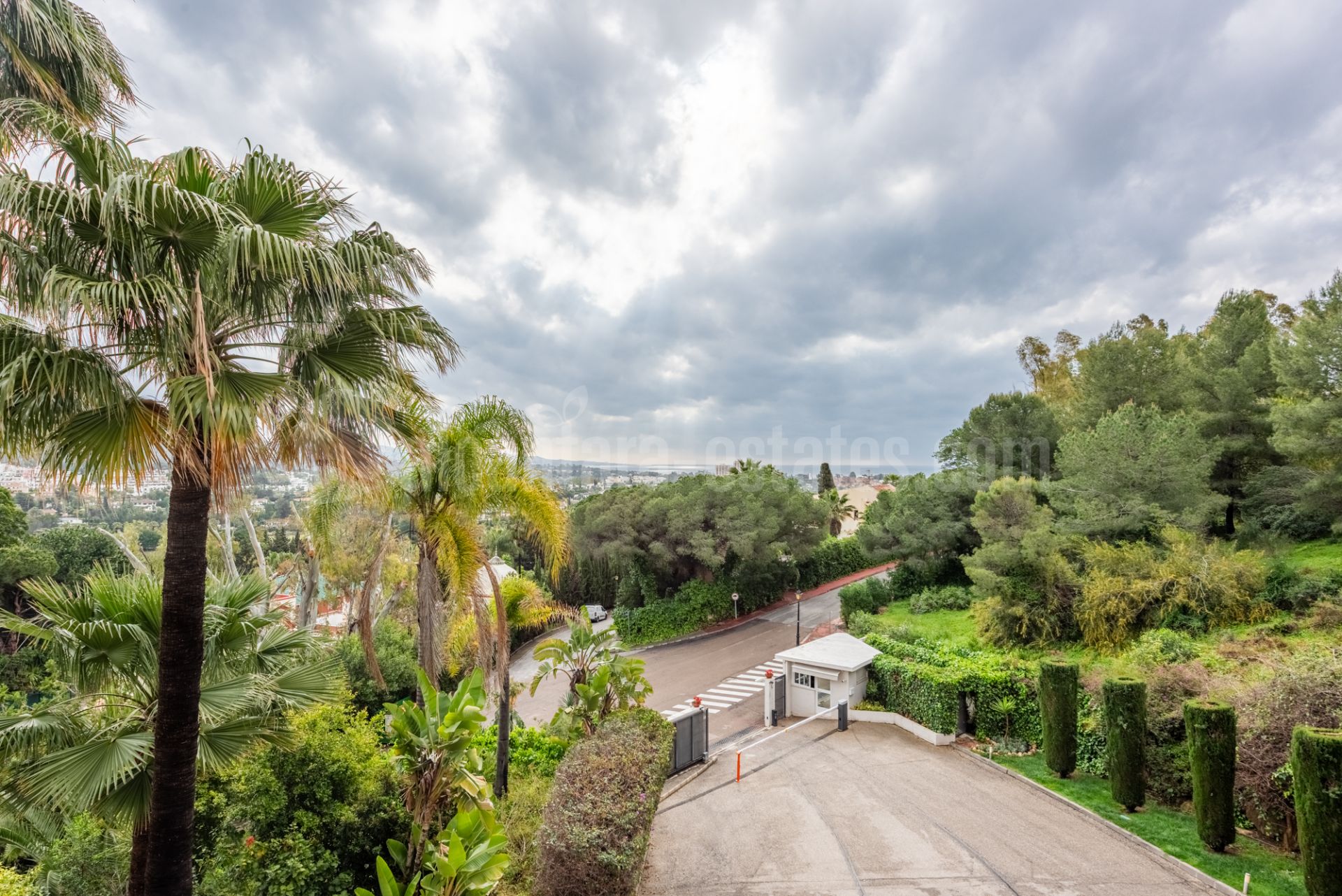 Apartamento en La Corniche, Marbella