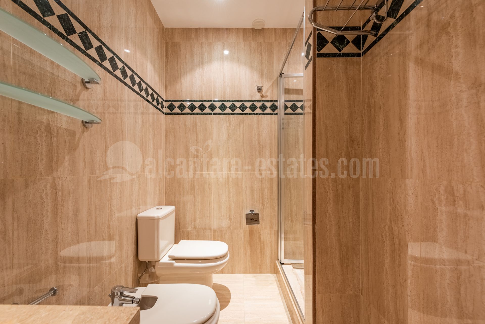 Apartamento en La Corniche, Marbella