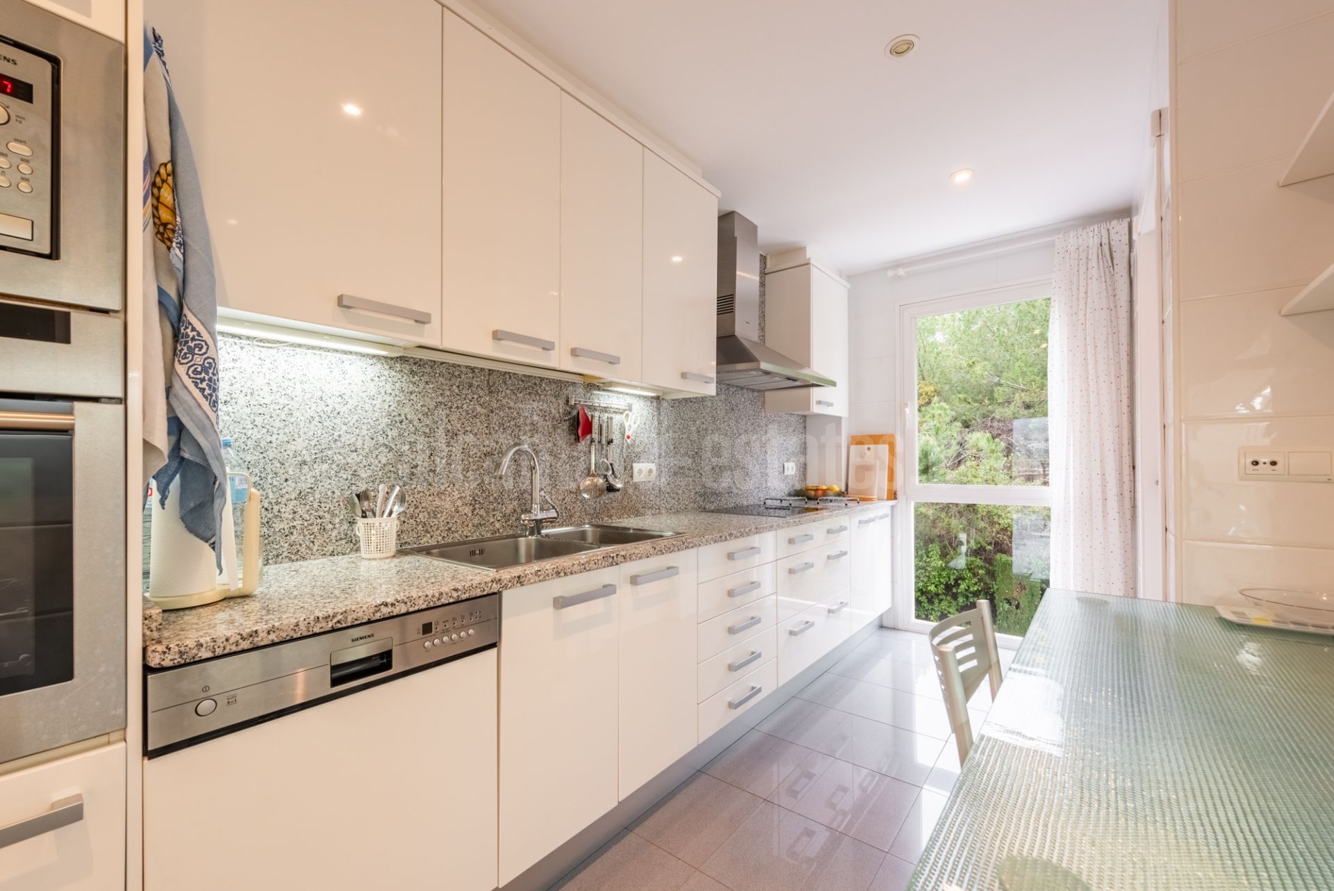 Apartamento en La Corniche, Marbella