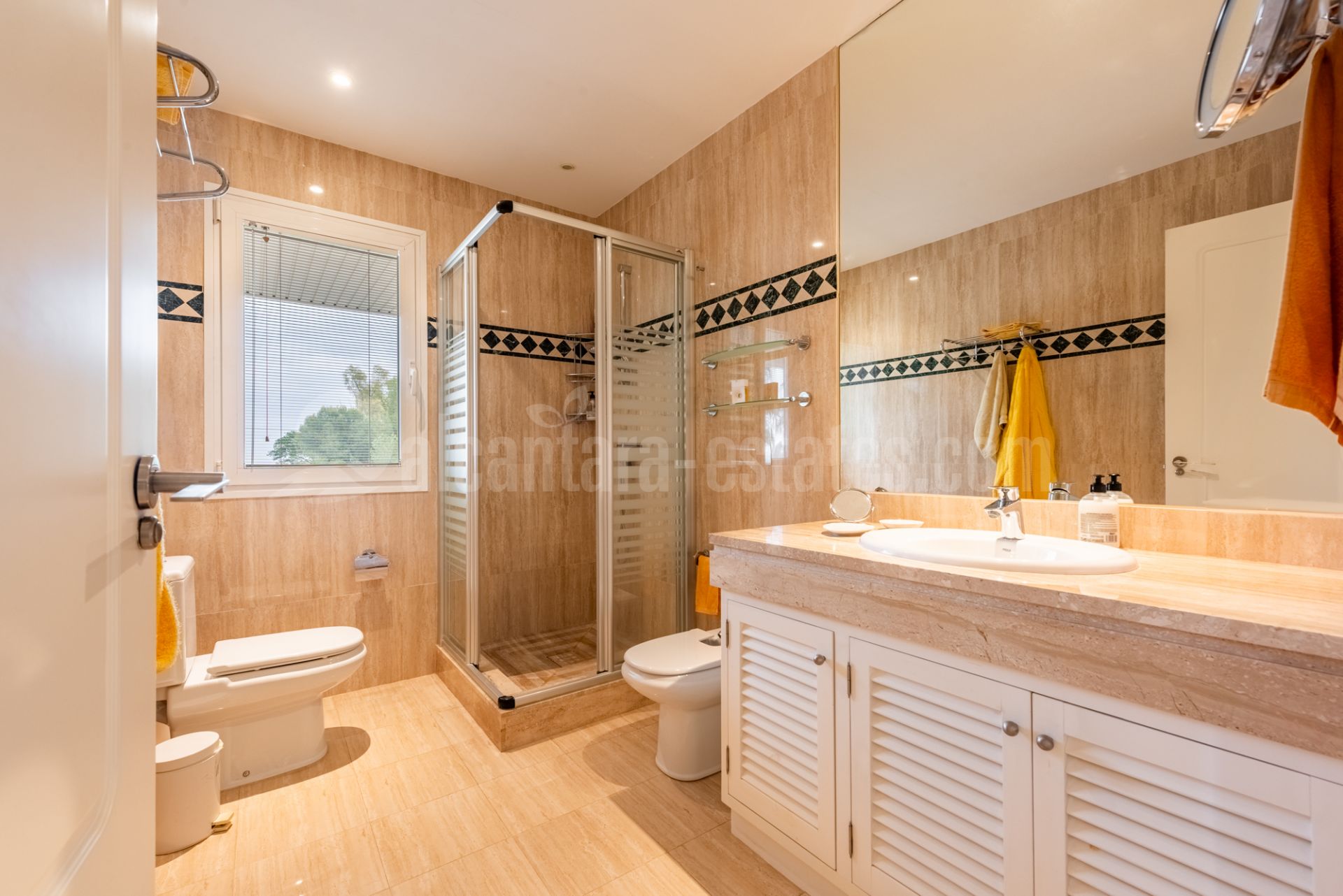 Apartamento en La Corniche, Marbella