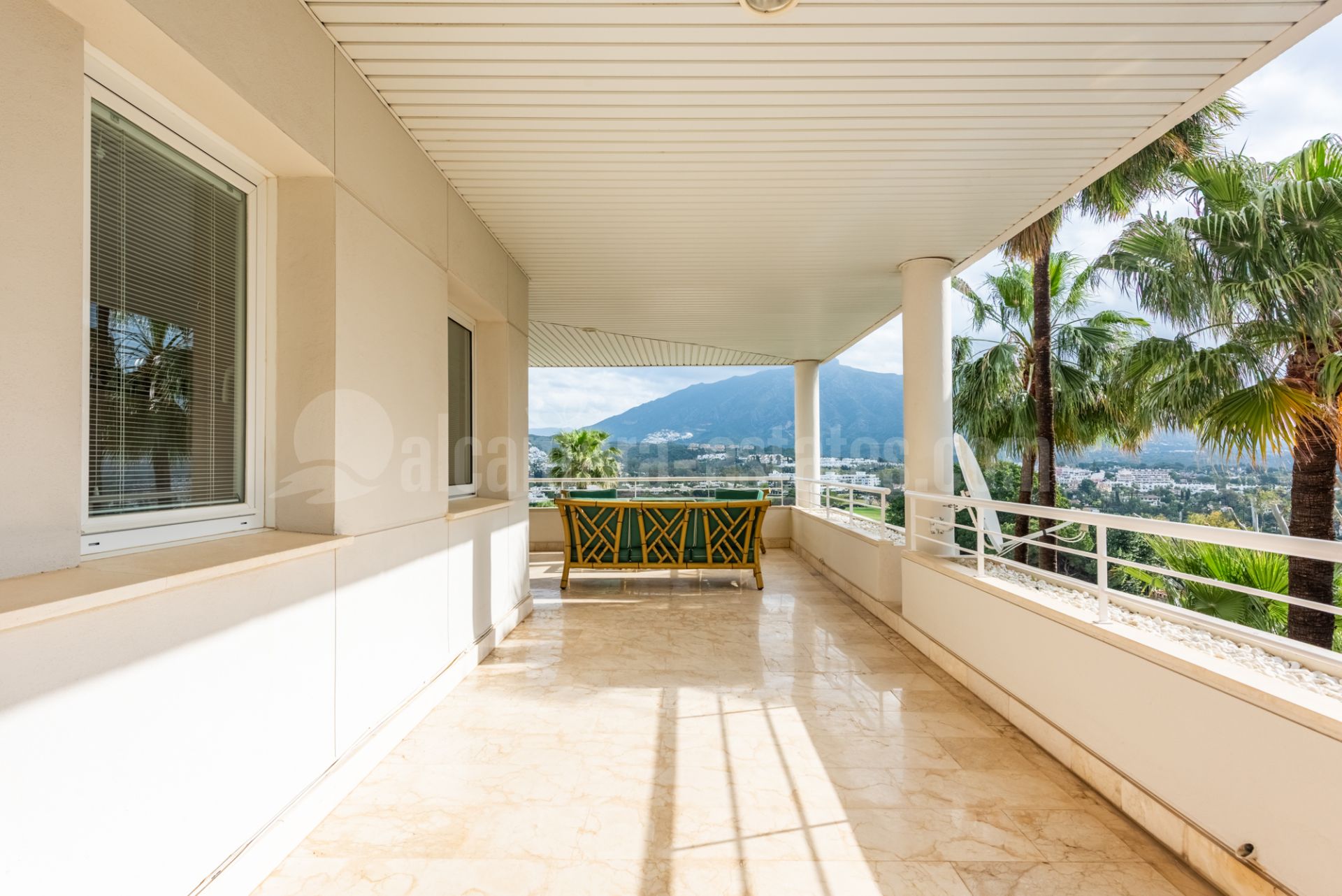 Apartamento en La Corniche, Marbella