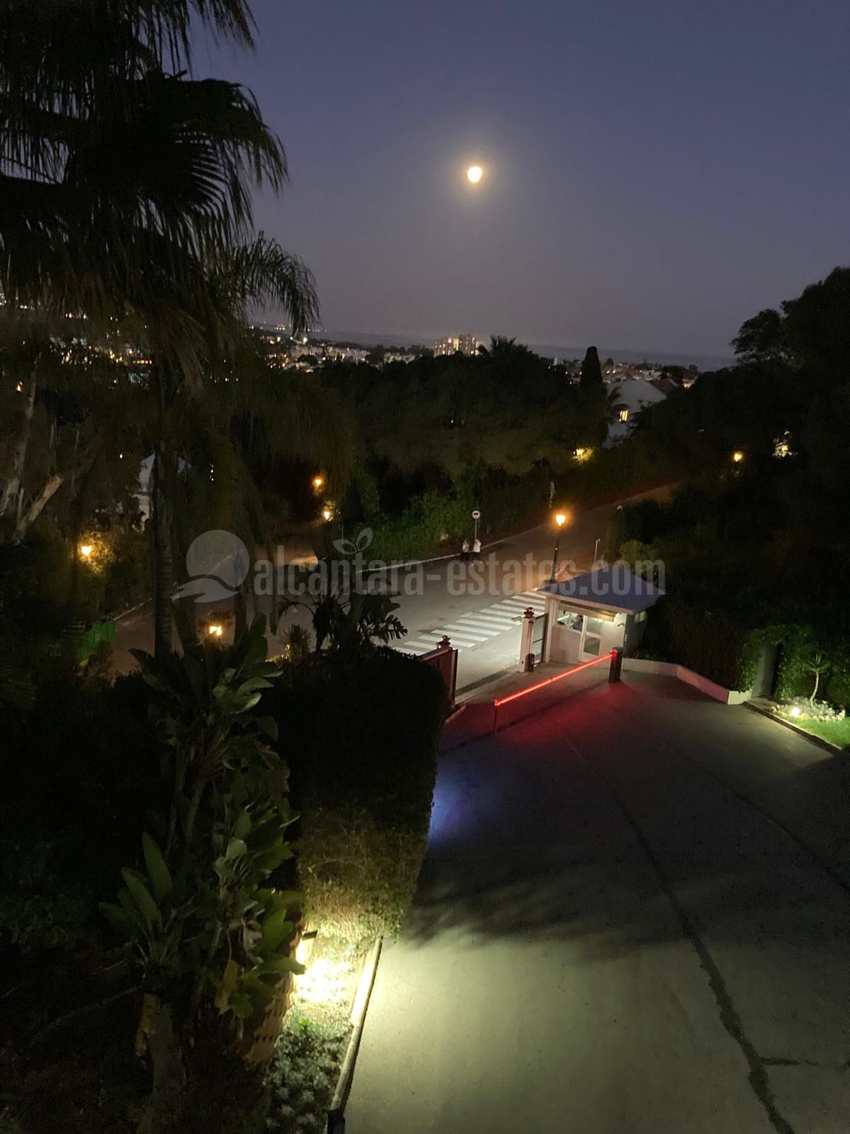 Apartamento en La Corniche, Marbella