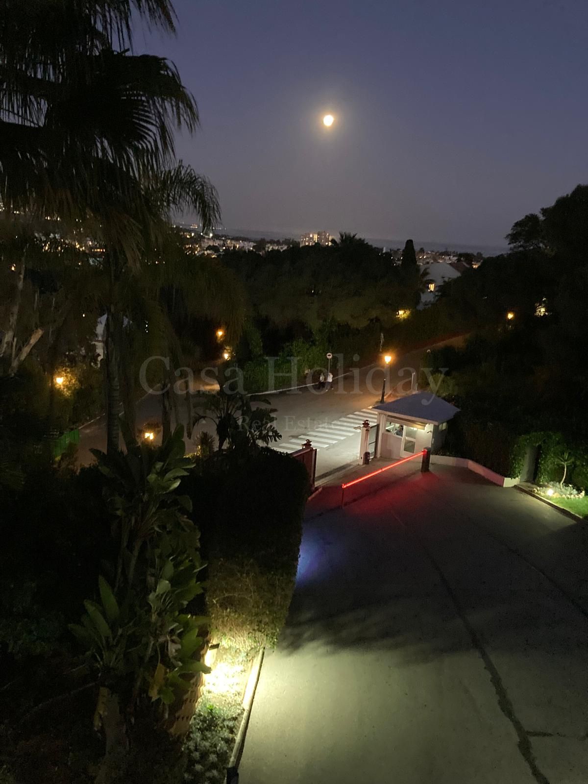 Apartamento en La Corniche, Marbella