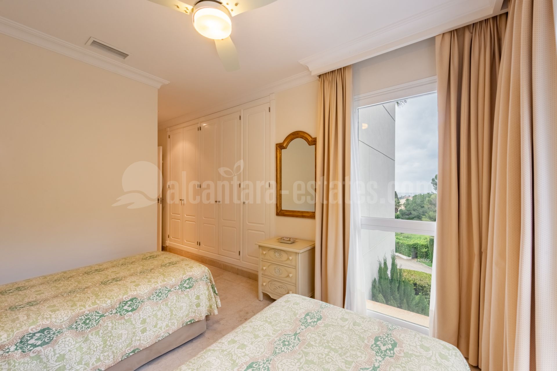 Apartamento en La Corniche, Marbella