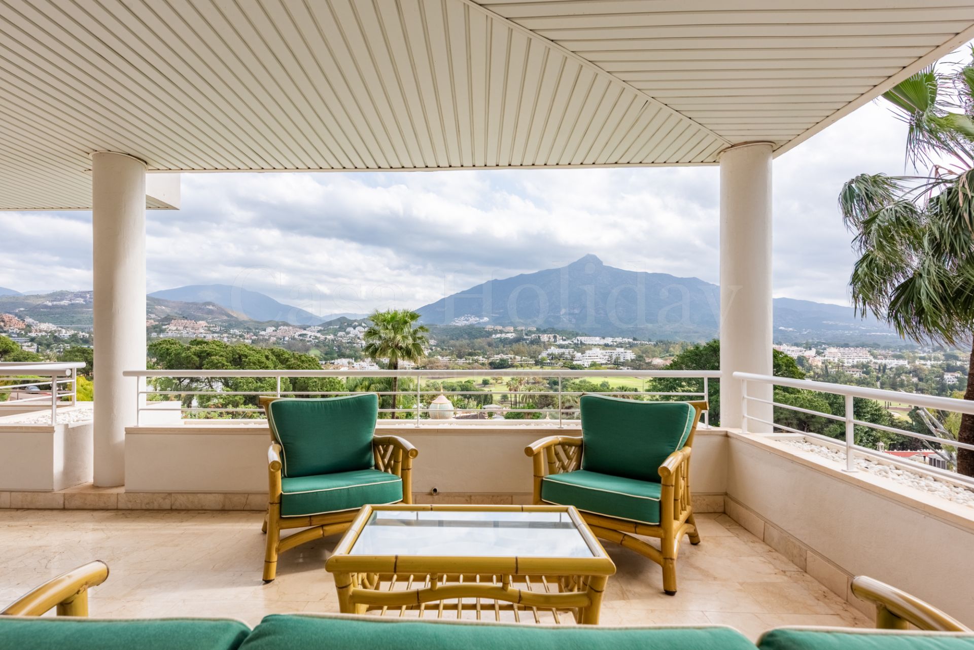 Apartamento en La Corniche, Marbella