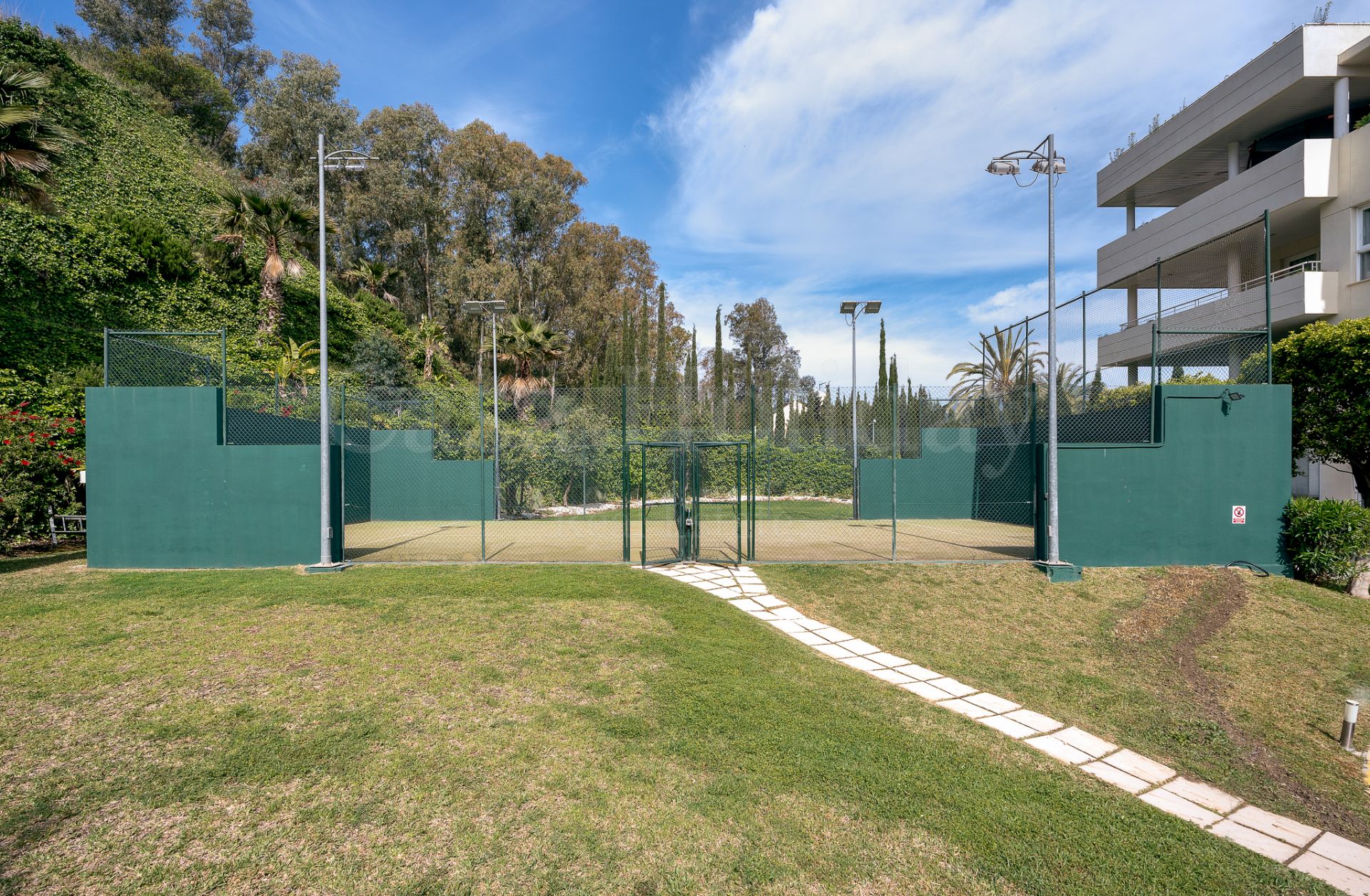 Apartamento en La Corniche, Marbella