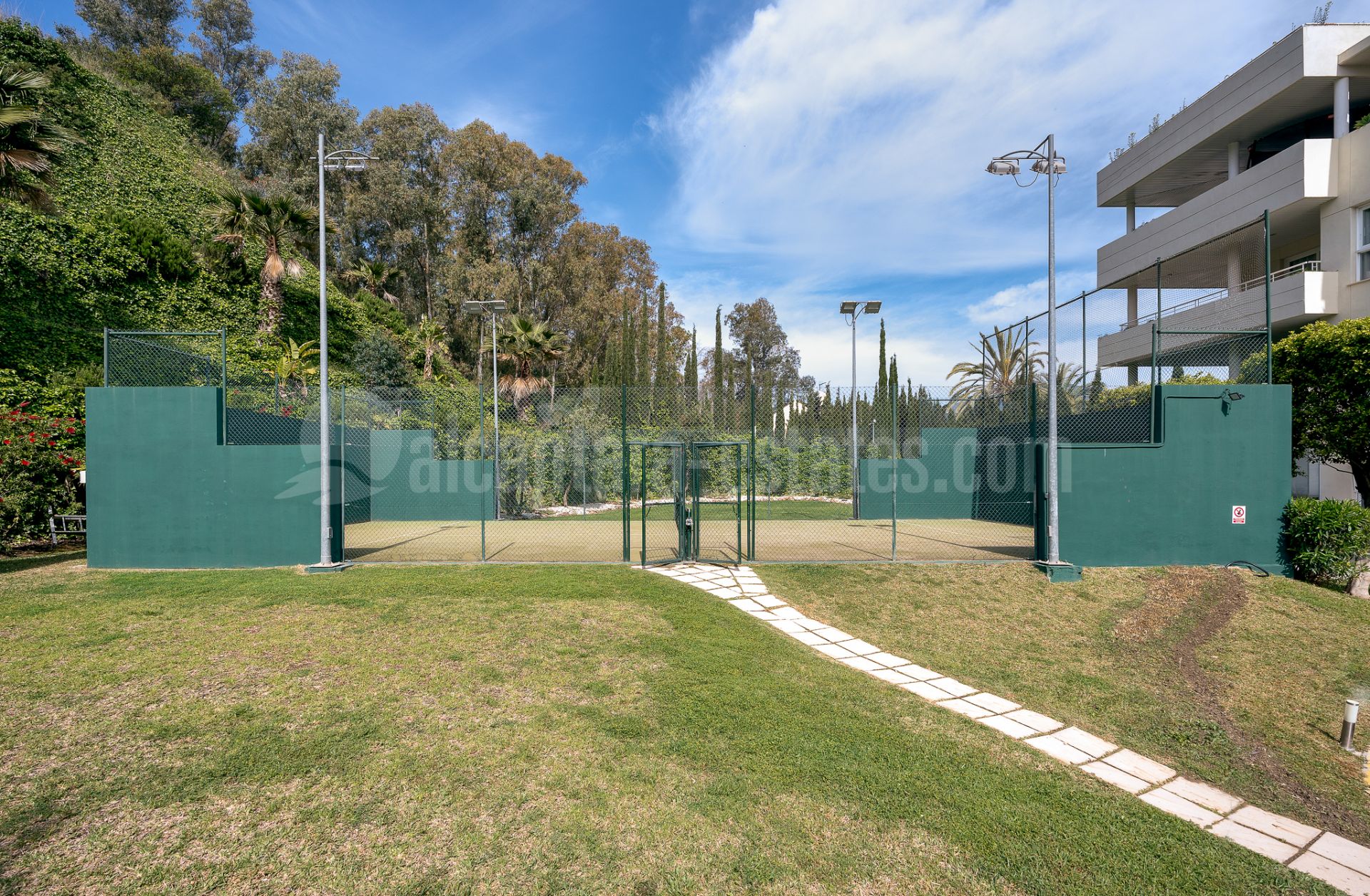 Apartamento en La Corniche, Marbella