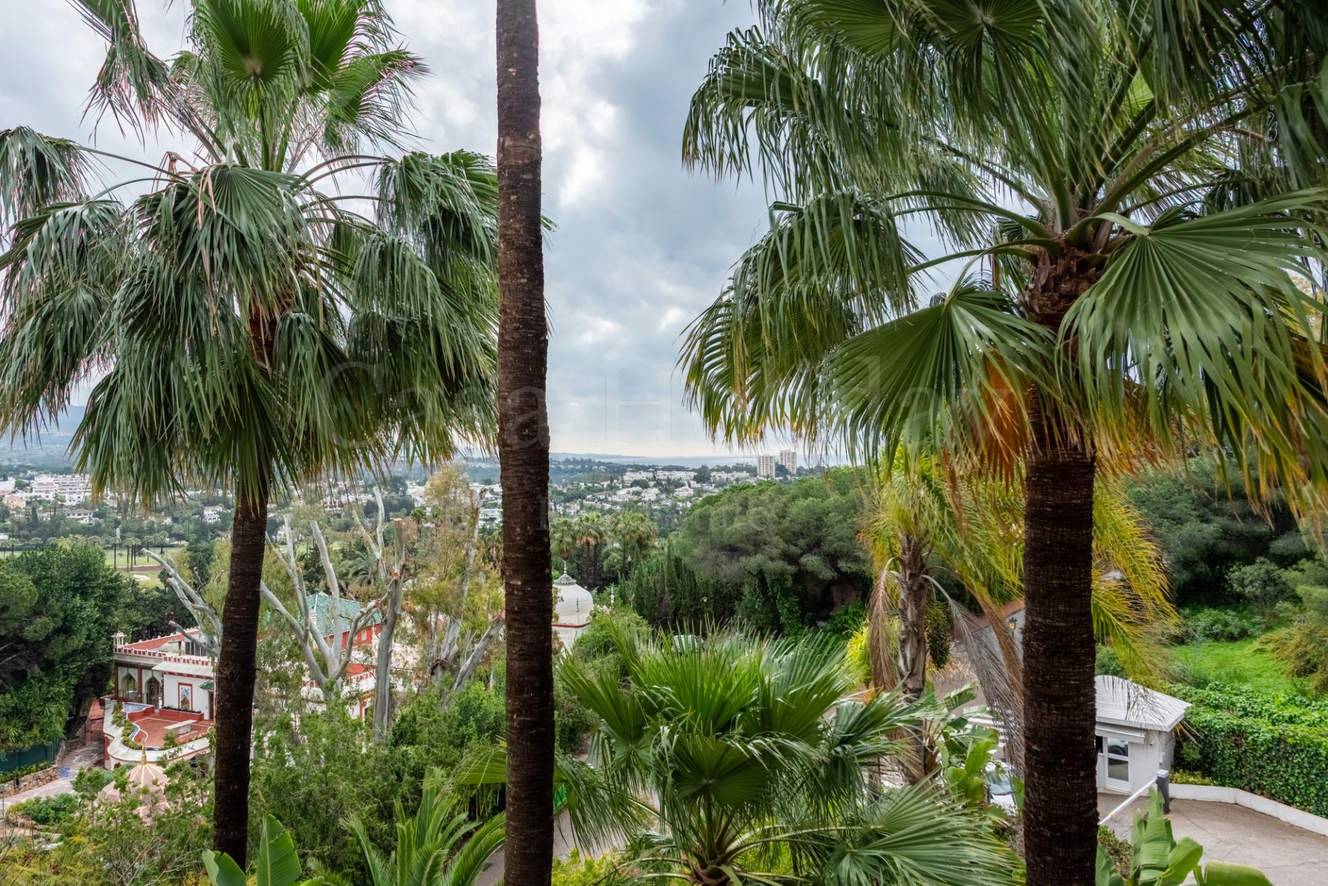 Apartamento en La Corniche, Marbella