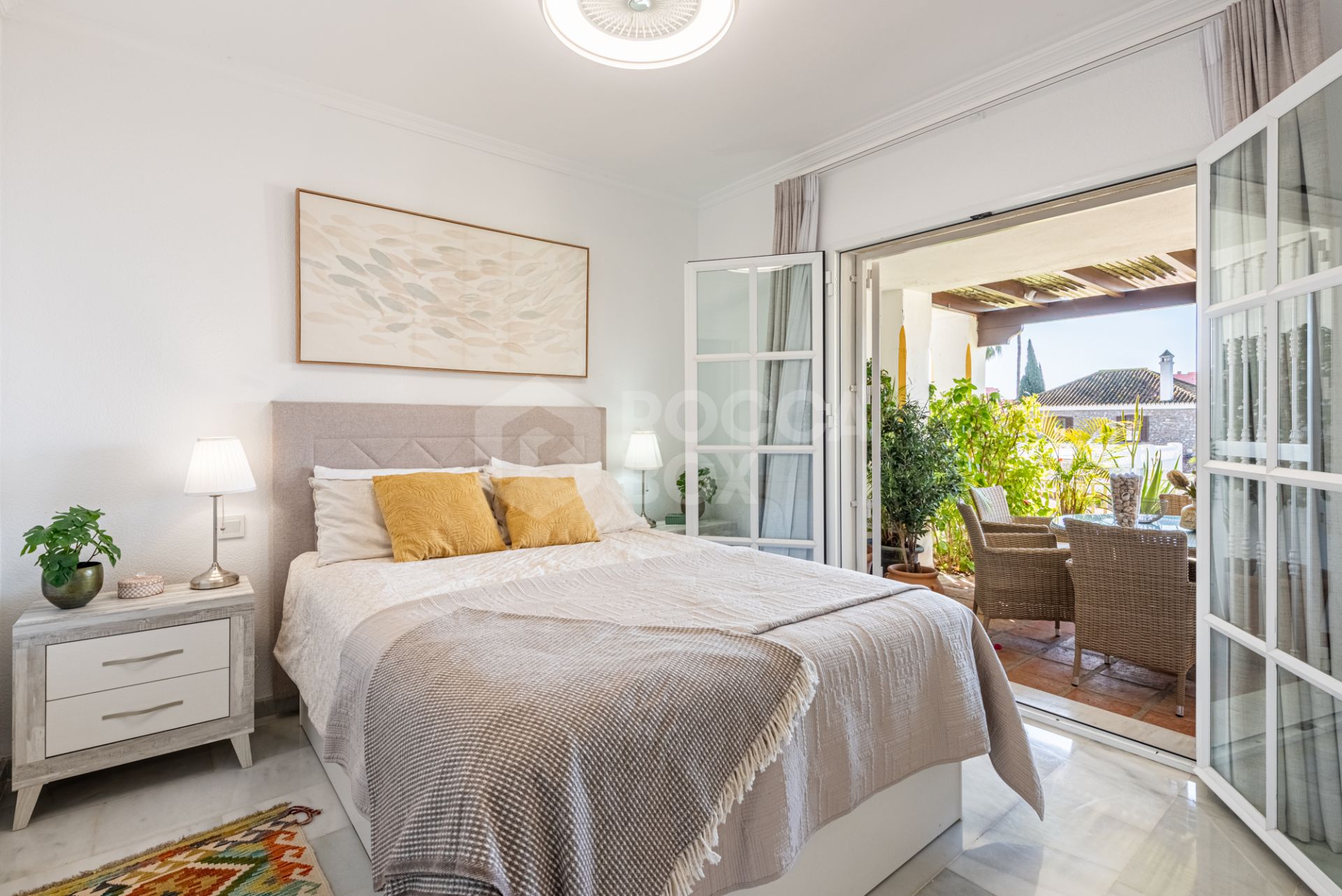 Elegant Scandinavian-Style Townhouse with Sea Views Near the Beach