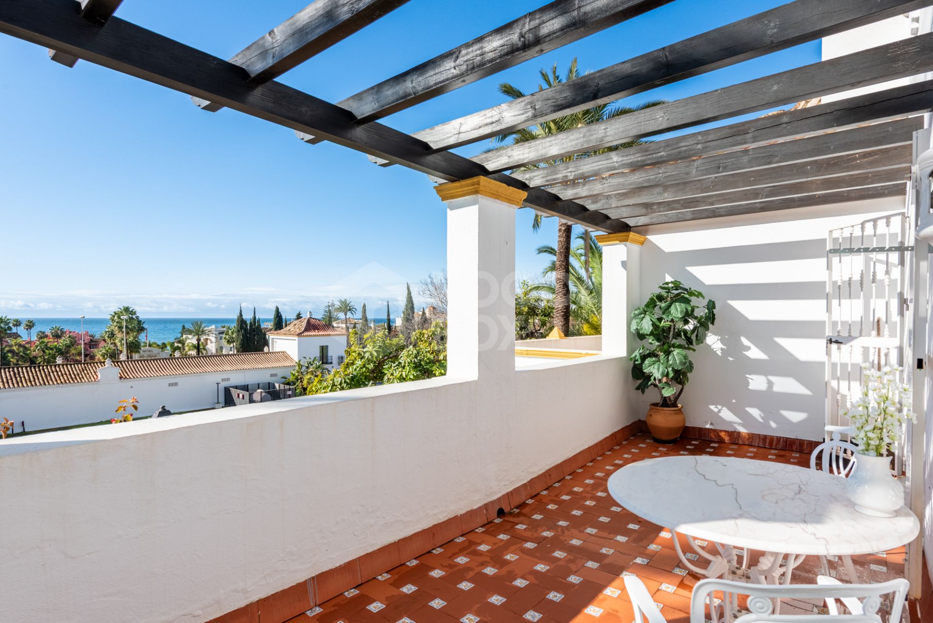 Elegant Scandinavian-Style Townhouse with Sea Views Near the Beach