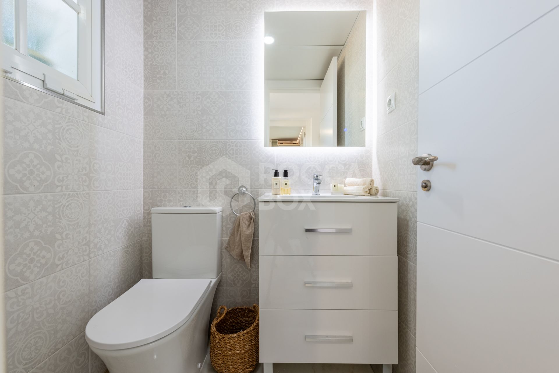 Elegant Scandinavian-Style Townhouse with Sea Views Near the Beach