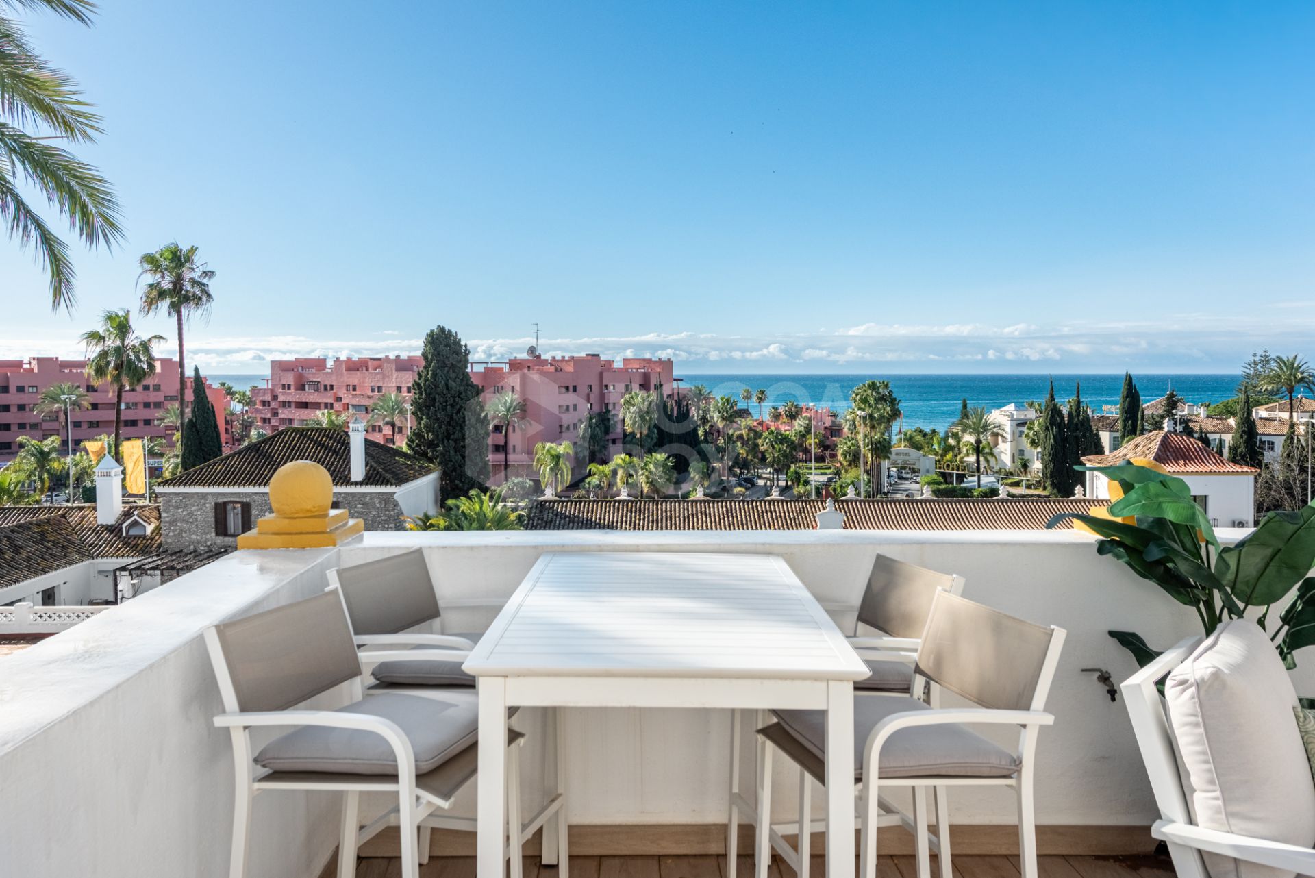 Elegant Scandinavian-Style Townhouse with Sea Views Near the Beach