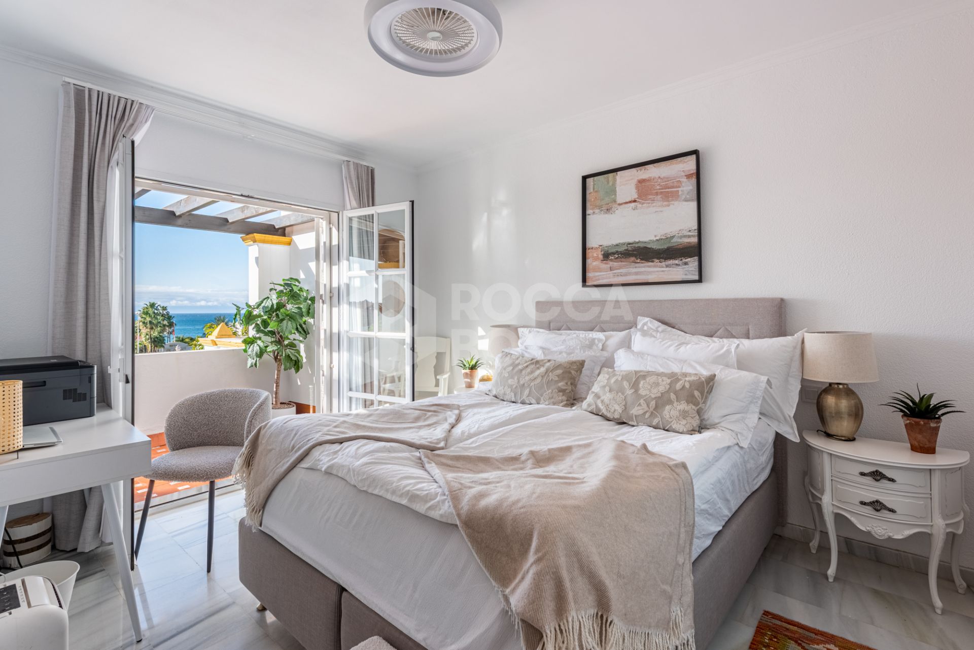 Elegant Scandinavian-Style Townhouse with Sea Views Near the Beach