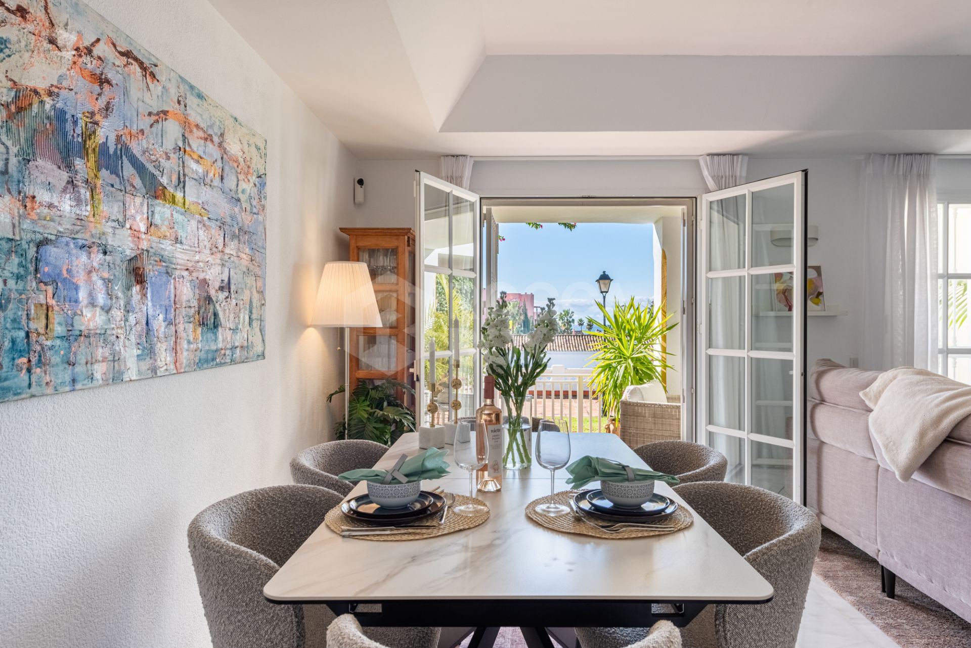 Elegant Scandinavian-Style Townhouse with Sea Views Near the Beach