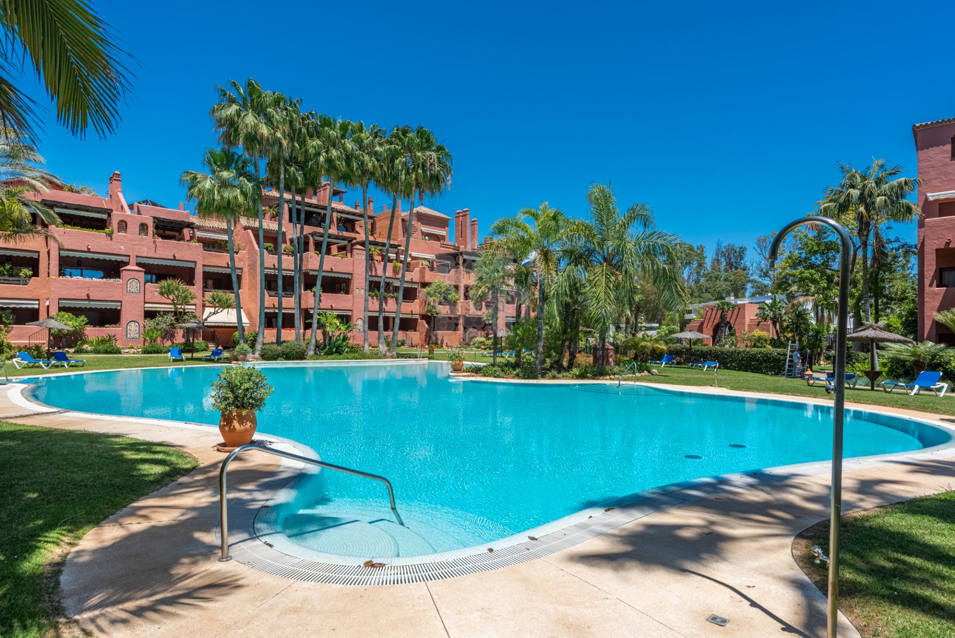 Apartment in Alhambra del Golf, Estepona