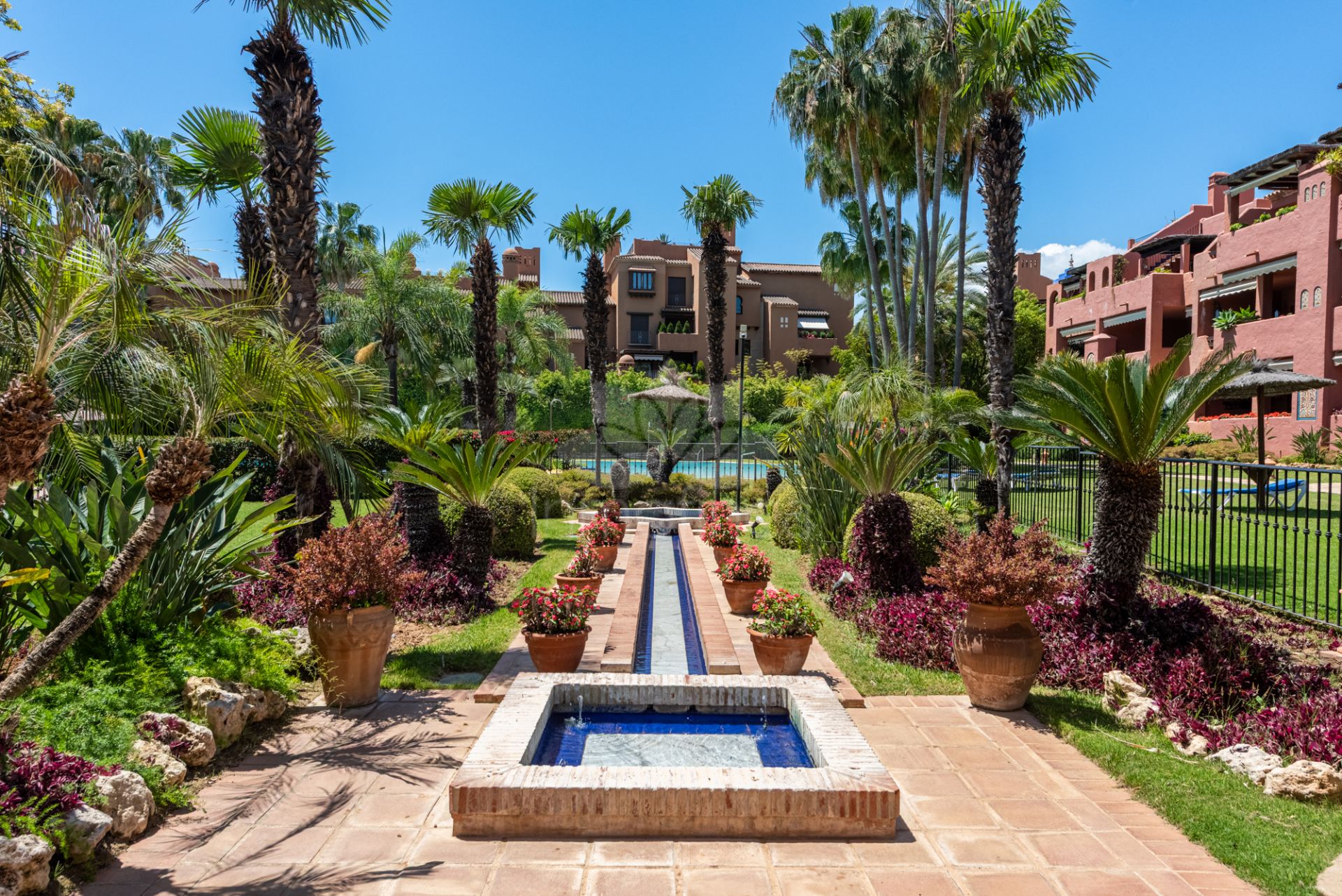 Apartment in Alhambra del Golf, Estepona