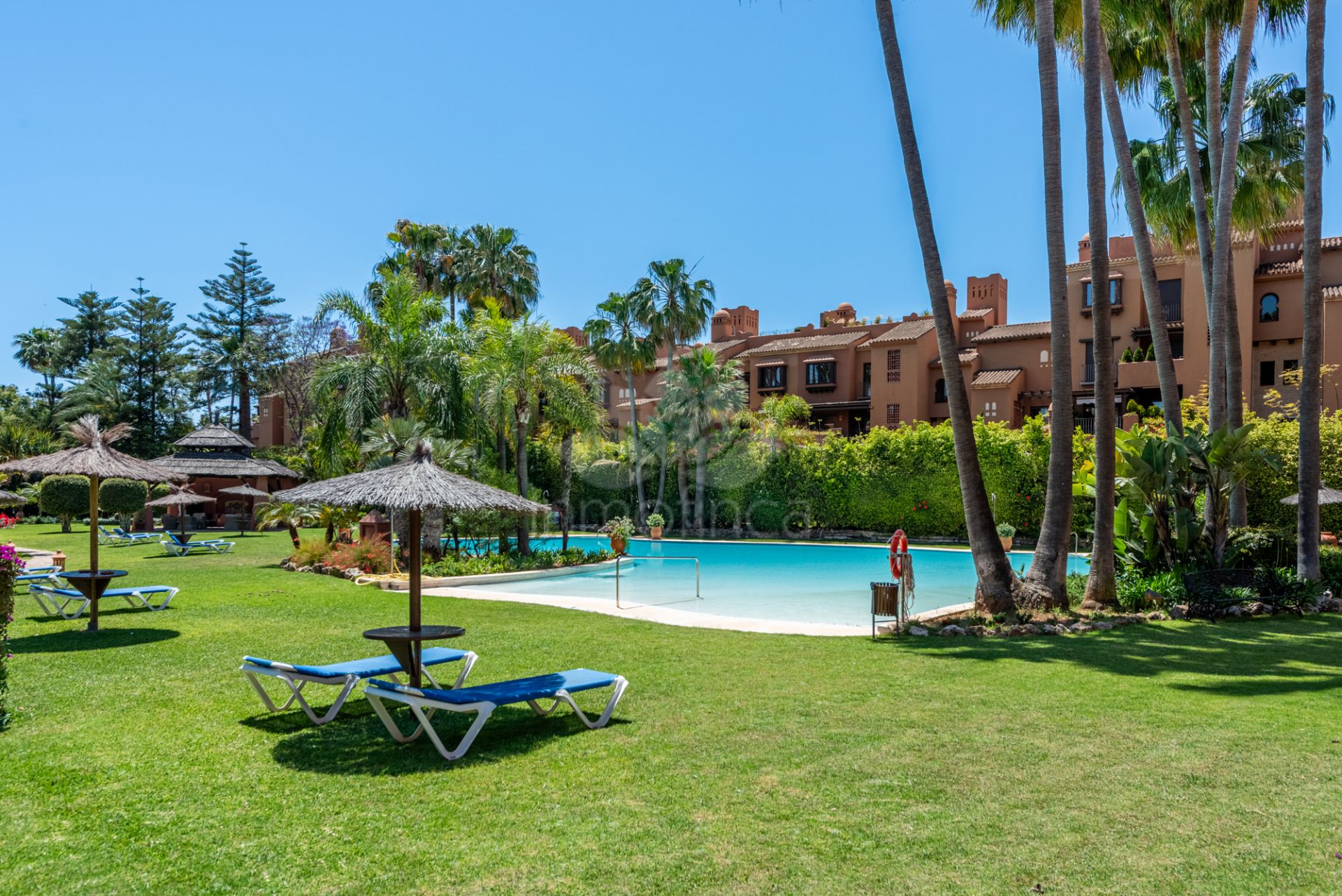 Apartment in Alhambra del Golf, Estepona