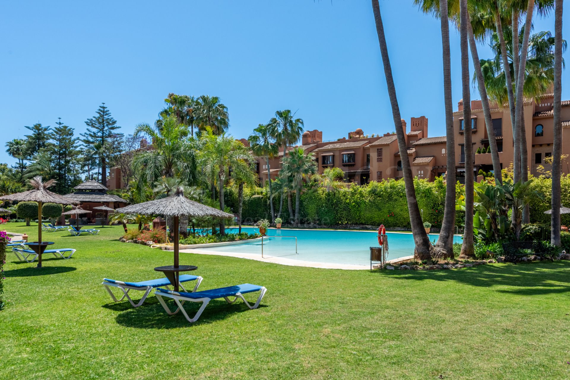 Apartamento en Alhambra del Golf, Estepona