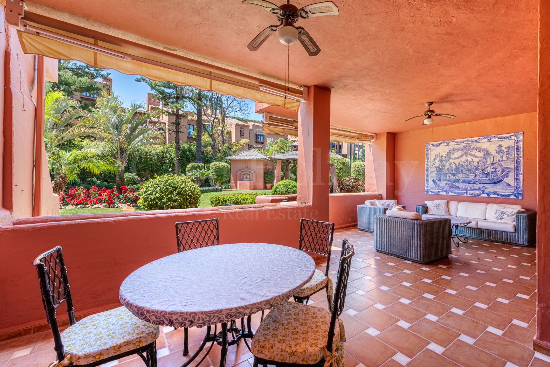 Apartamento en Alhambra del Golf, Estepona
