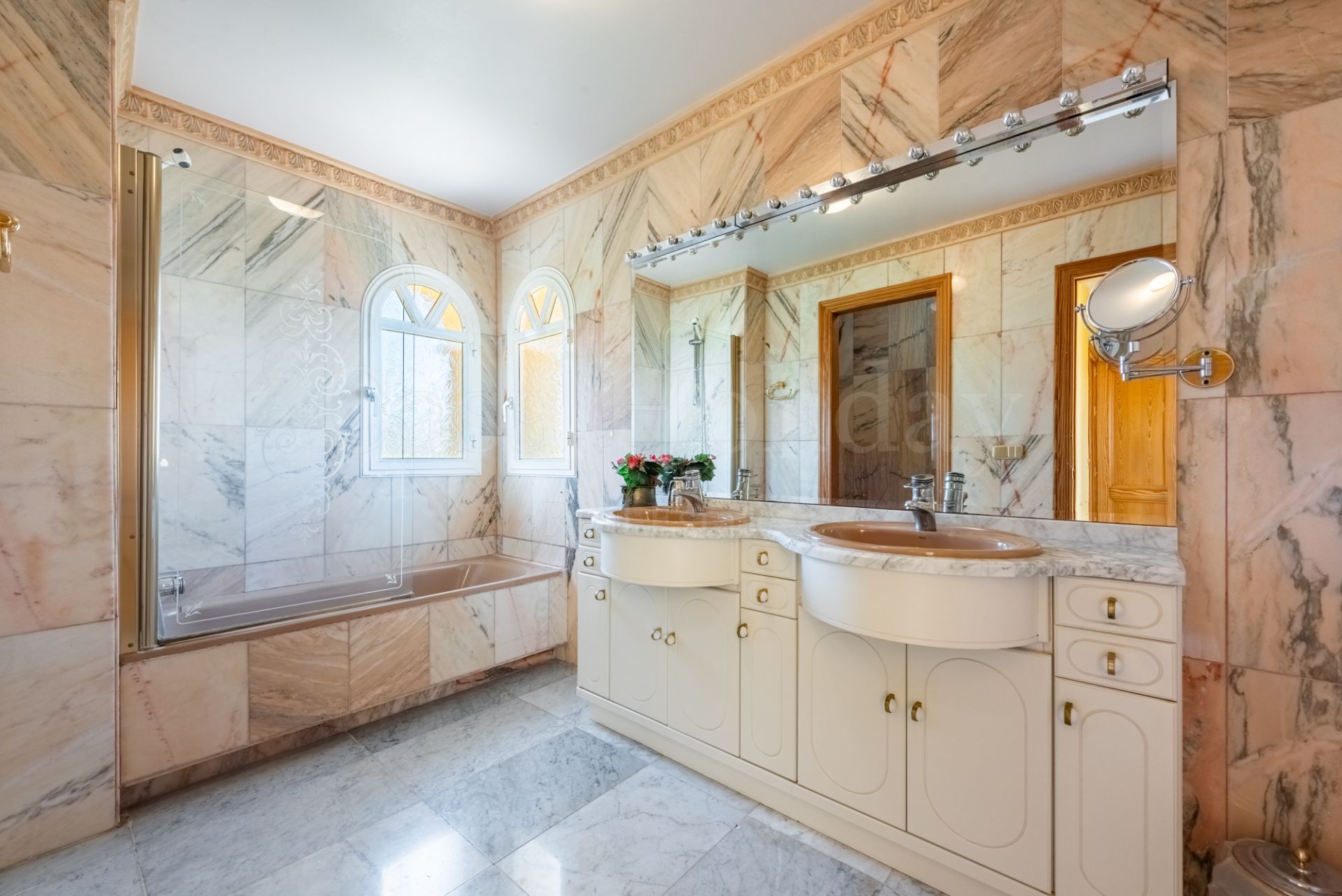 Villa in Atalaya Golf, Estepona