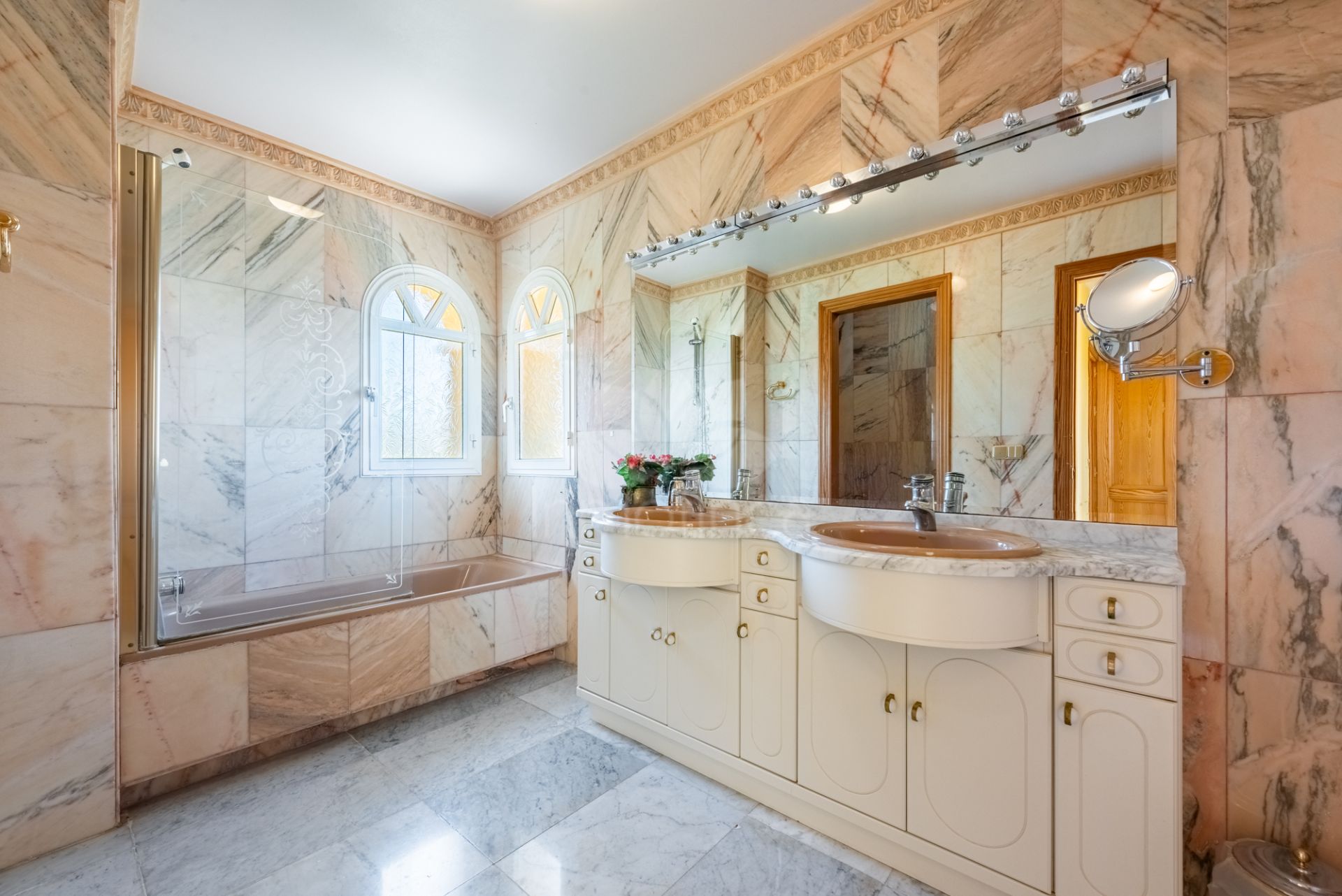 Villa in Atalaya Golf, Estepona