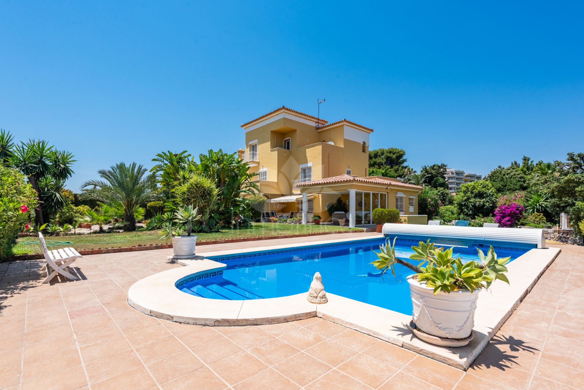 Villa in Atalaya Golf, Estepona