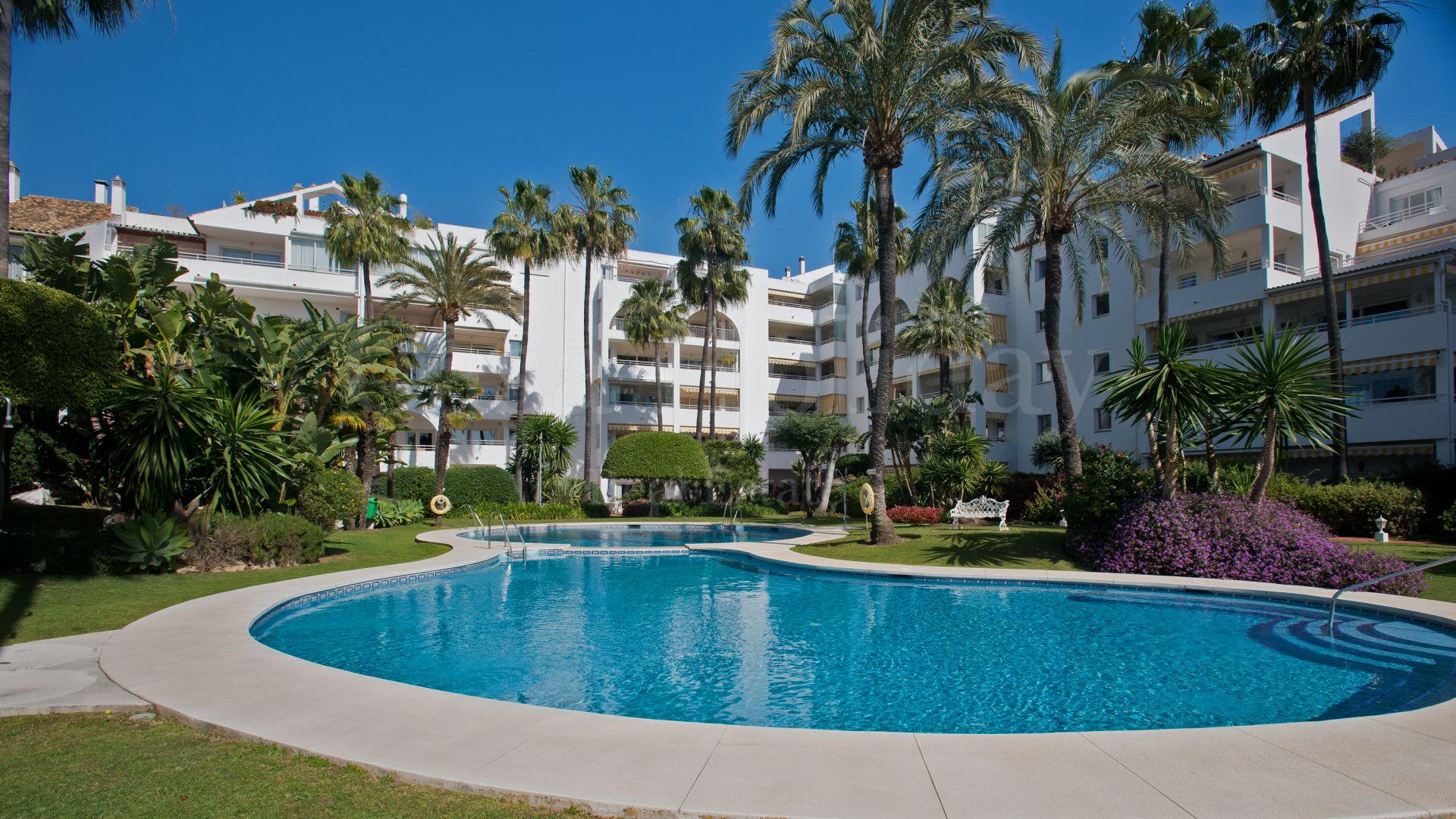 Apartamento en Nueva Atalaya, Estepona