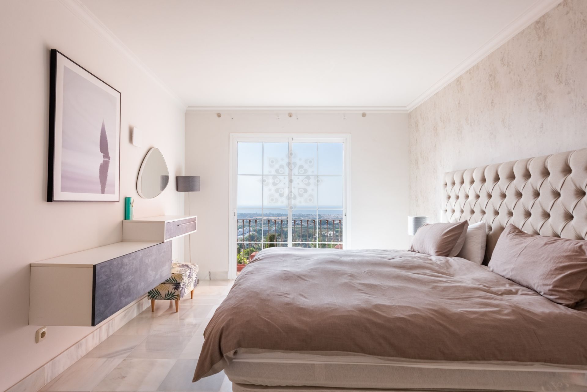 Apartamento en Monte Halcones, Benahavis