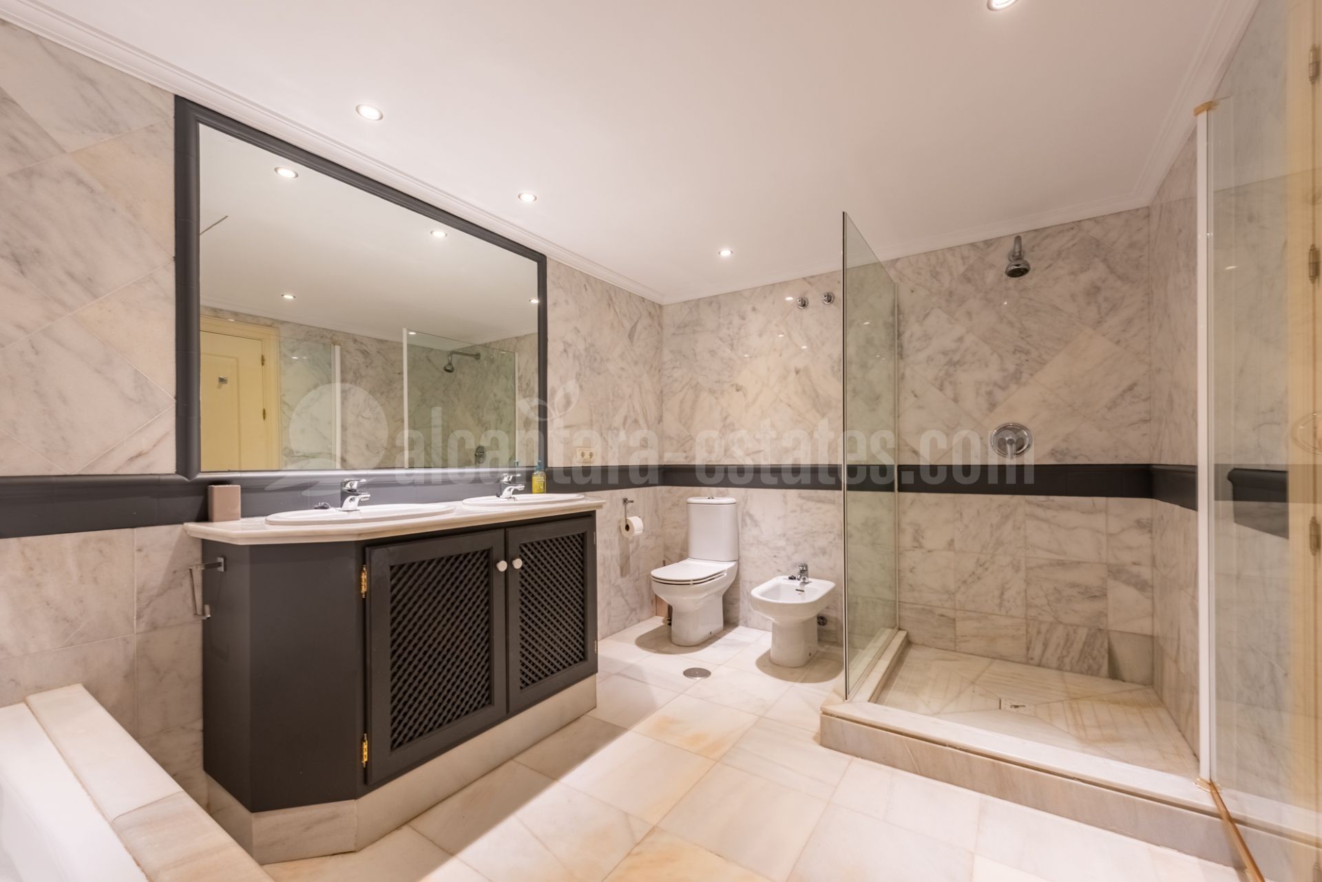 Apartment in Monte Halcones, Benahavis