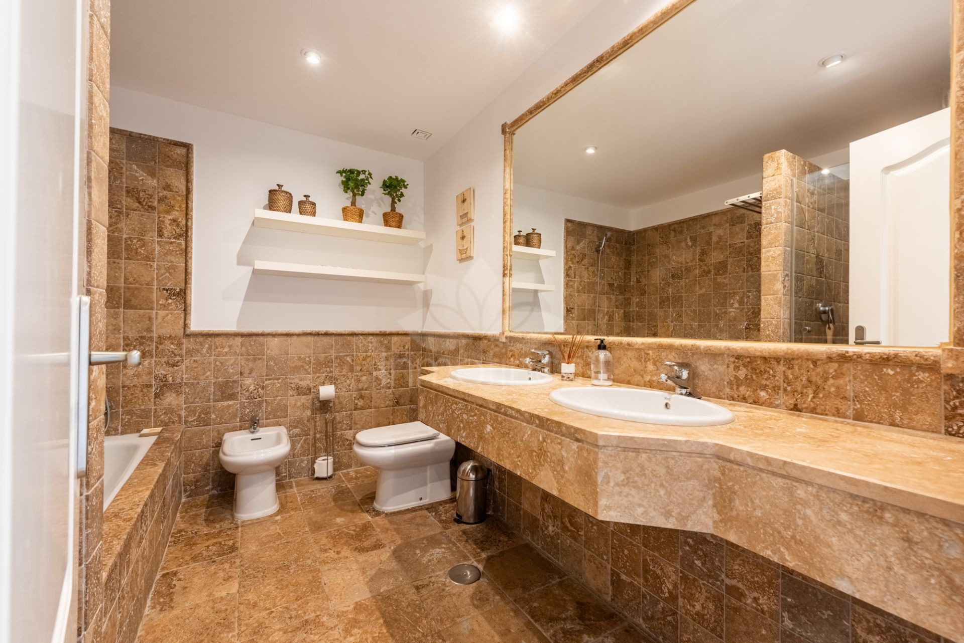 Penthouse in Benatalaya, Estepona