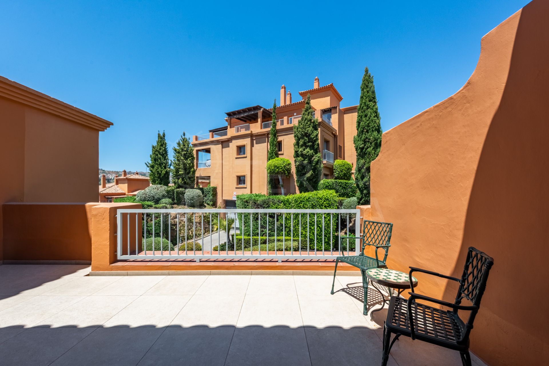 Penthouse in Benatalaya, Estepona