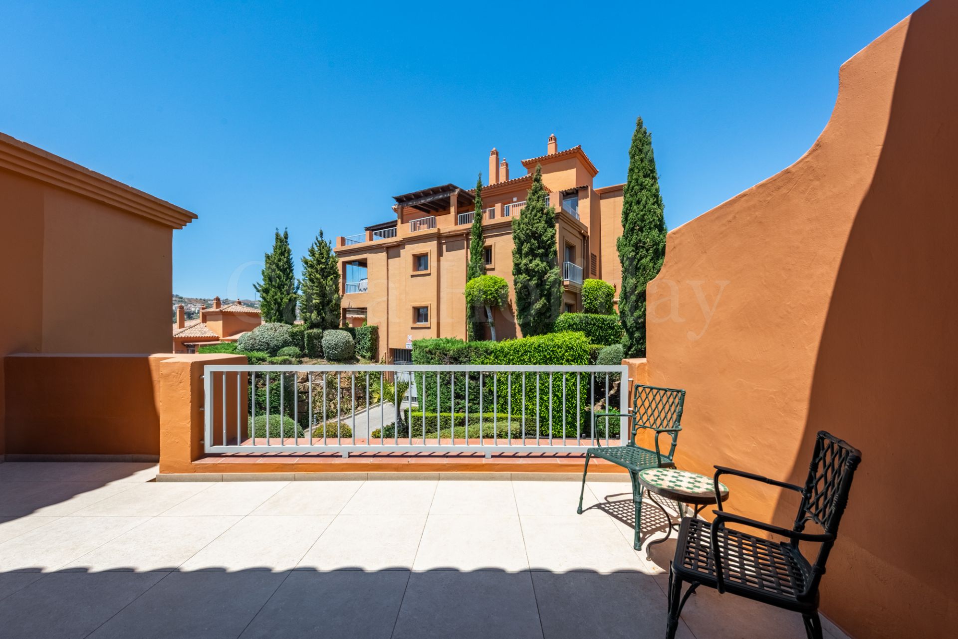 Penthouse in Benatalaya, Estepona