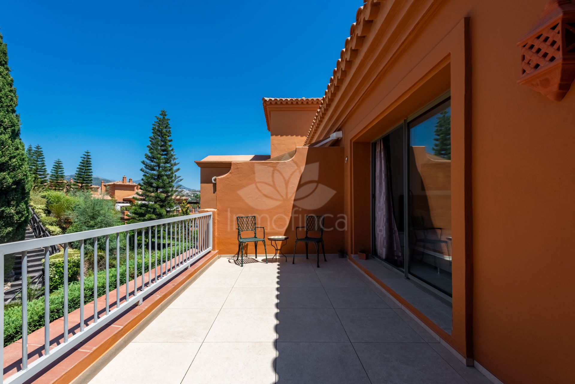 Penthouse in Benatalaya, Estepona