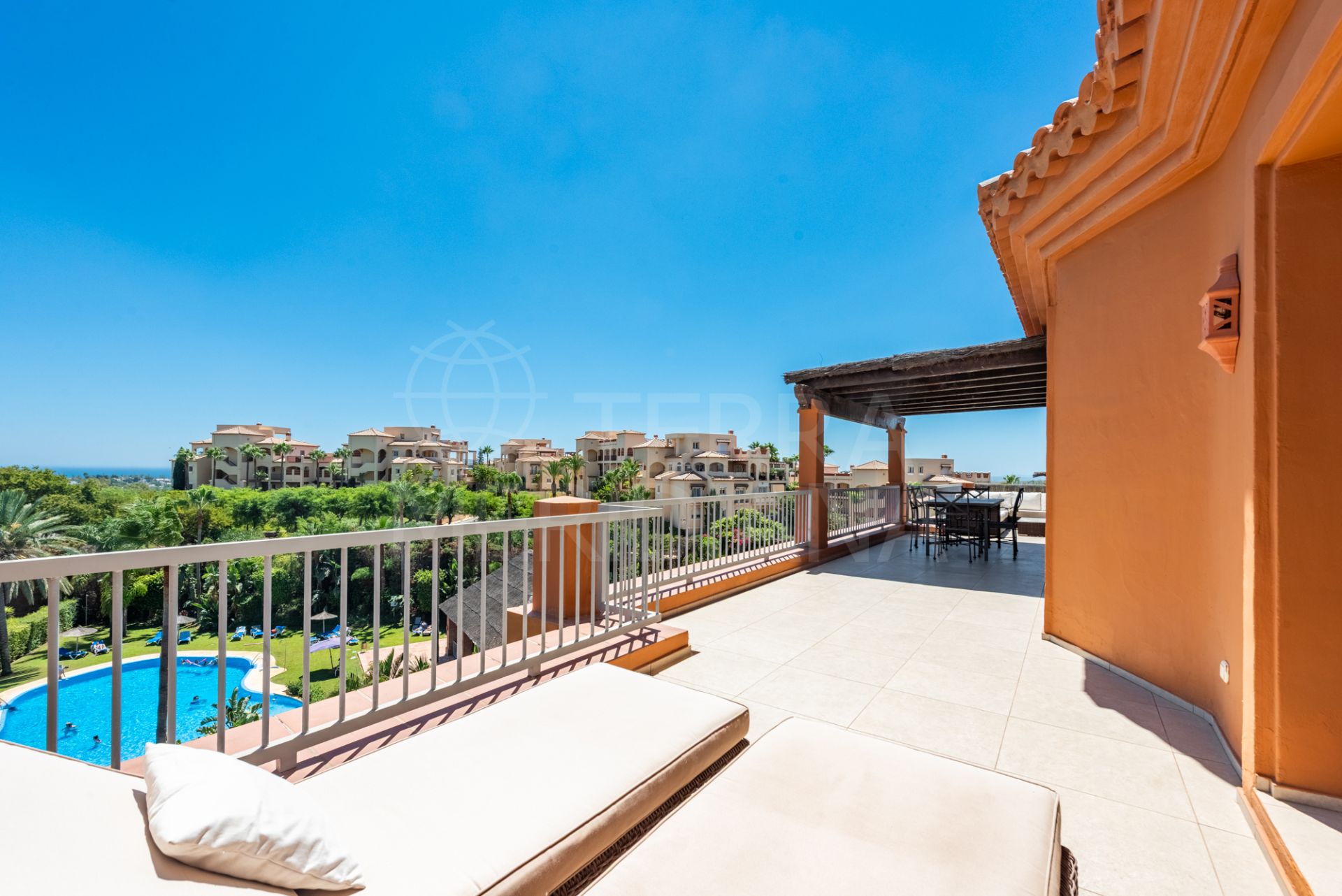 Penthouse in Benatalaya, Estepona