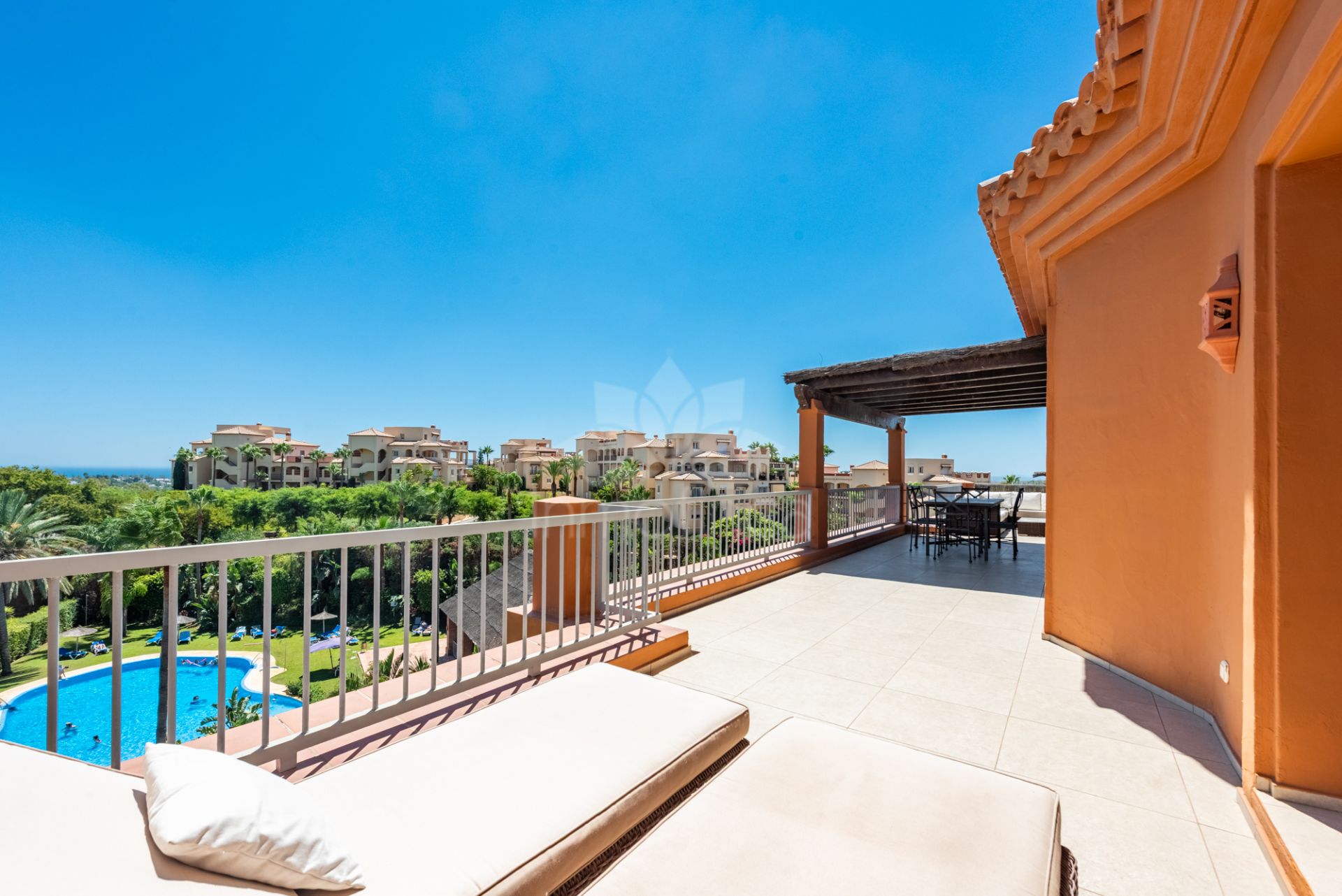 Penthouse in Benatalaya, Estepona