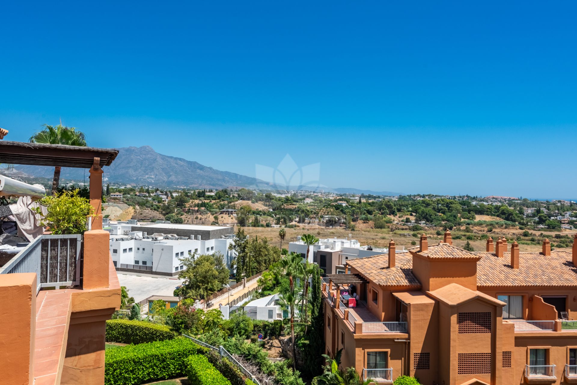 Penthouse in Benatalaya, Estepona