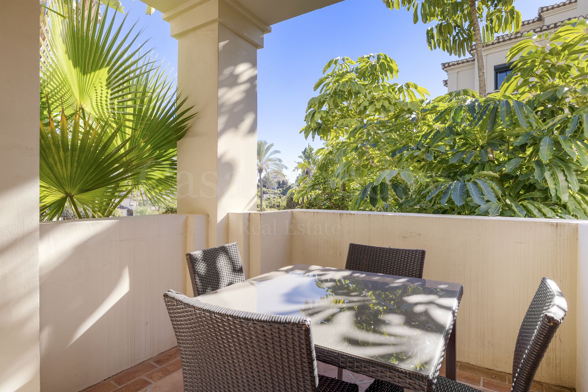 Apartamento Planta Baja en Los Capanes del Golf, Benahavis