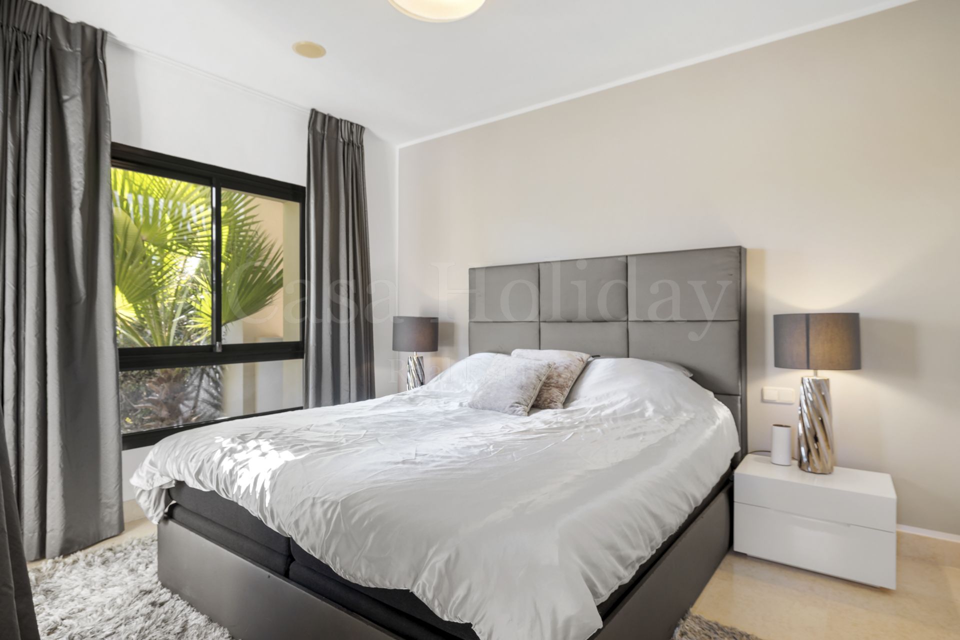 Apartamento Planta Baja en Los Capanes del Golf, Benahavis