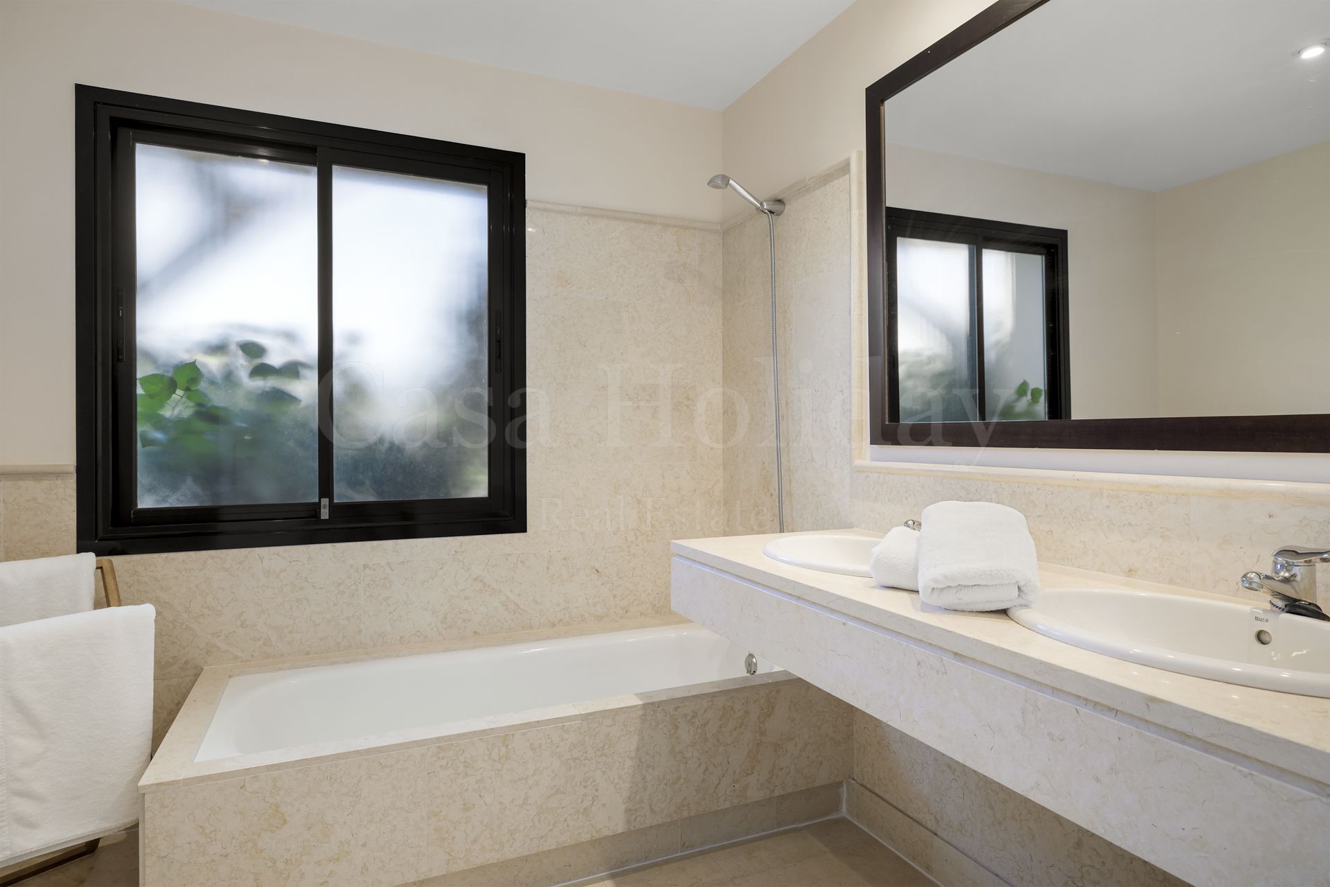 Apartamento Planta Baja en Los Capanes del Golf, Benahavis