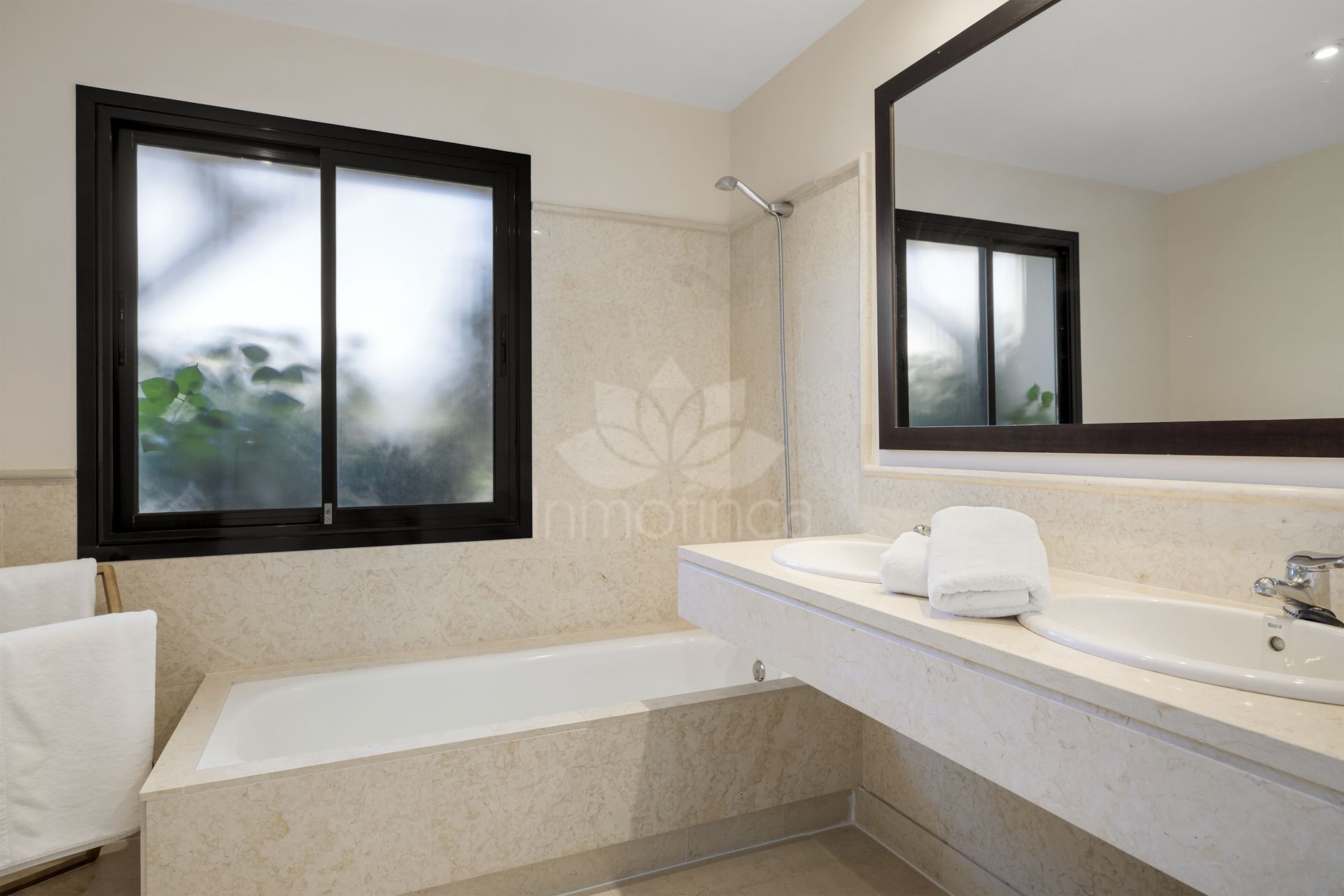 Apartamento Planta Baja en Los Capanes del Golf, Benahavis