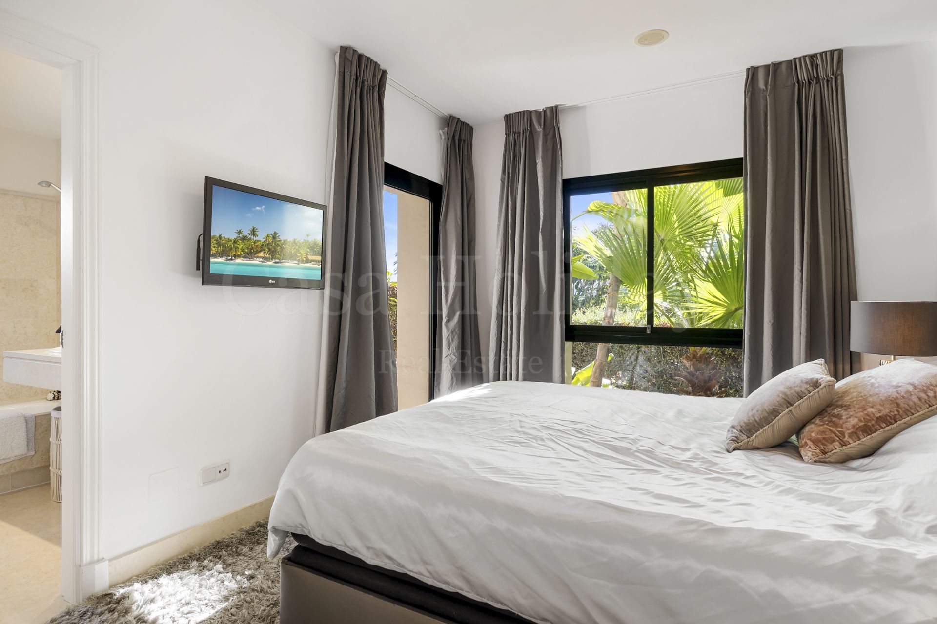 Apartamento Planta Baja en Los Capanes del Golf, Benahavis