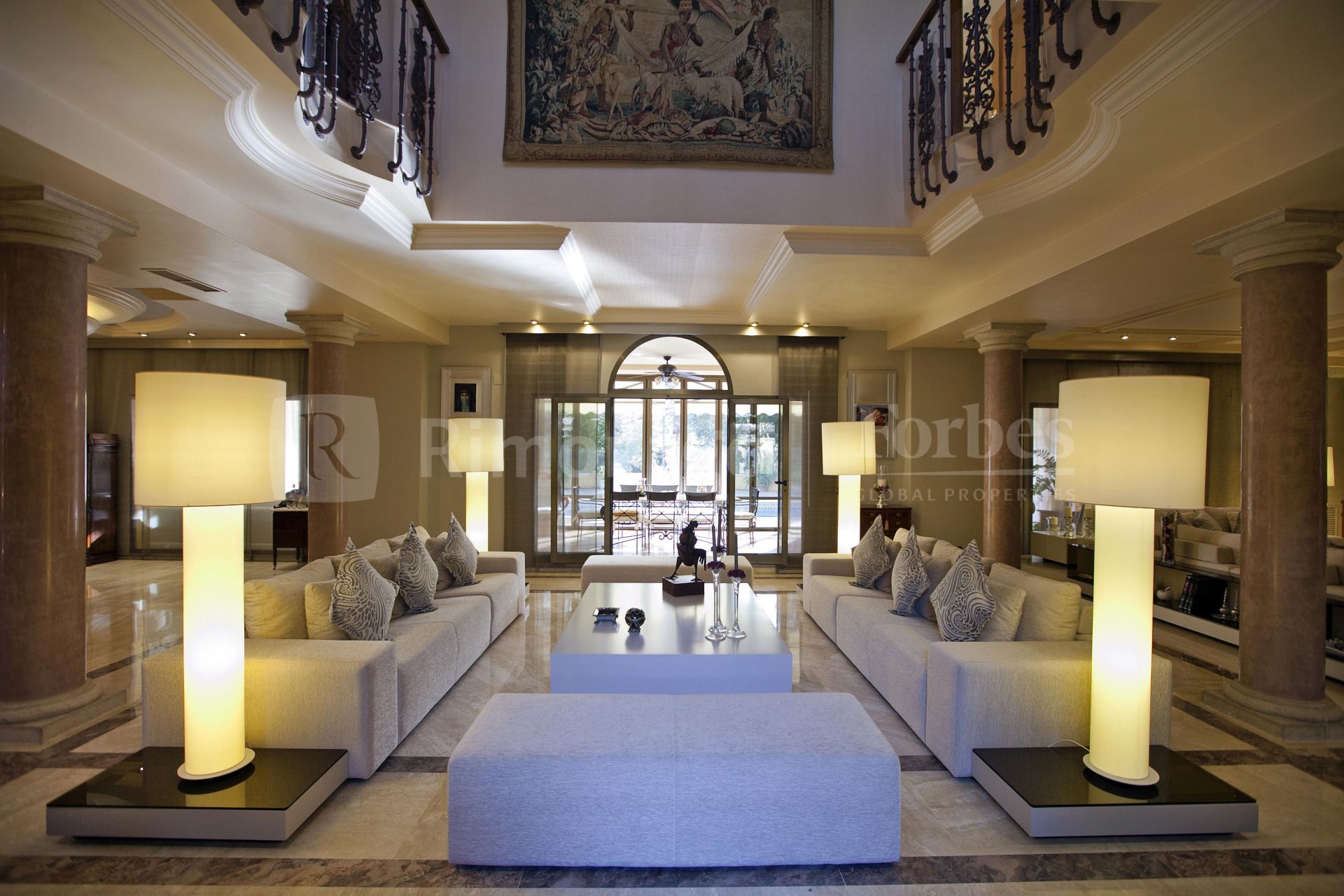 Classic style villa with a luxurious interior design in Valencia.