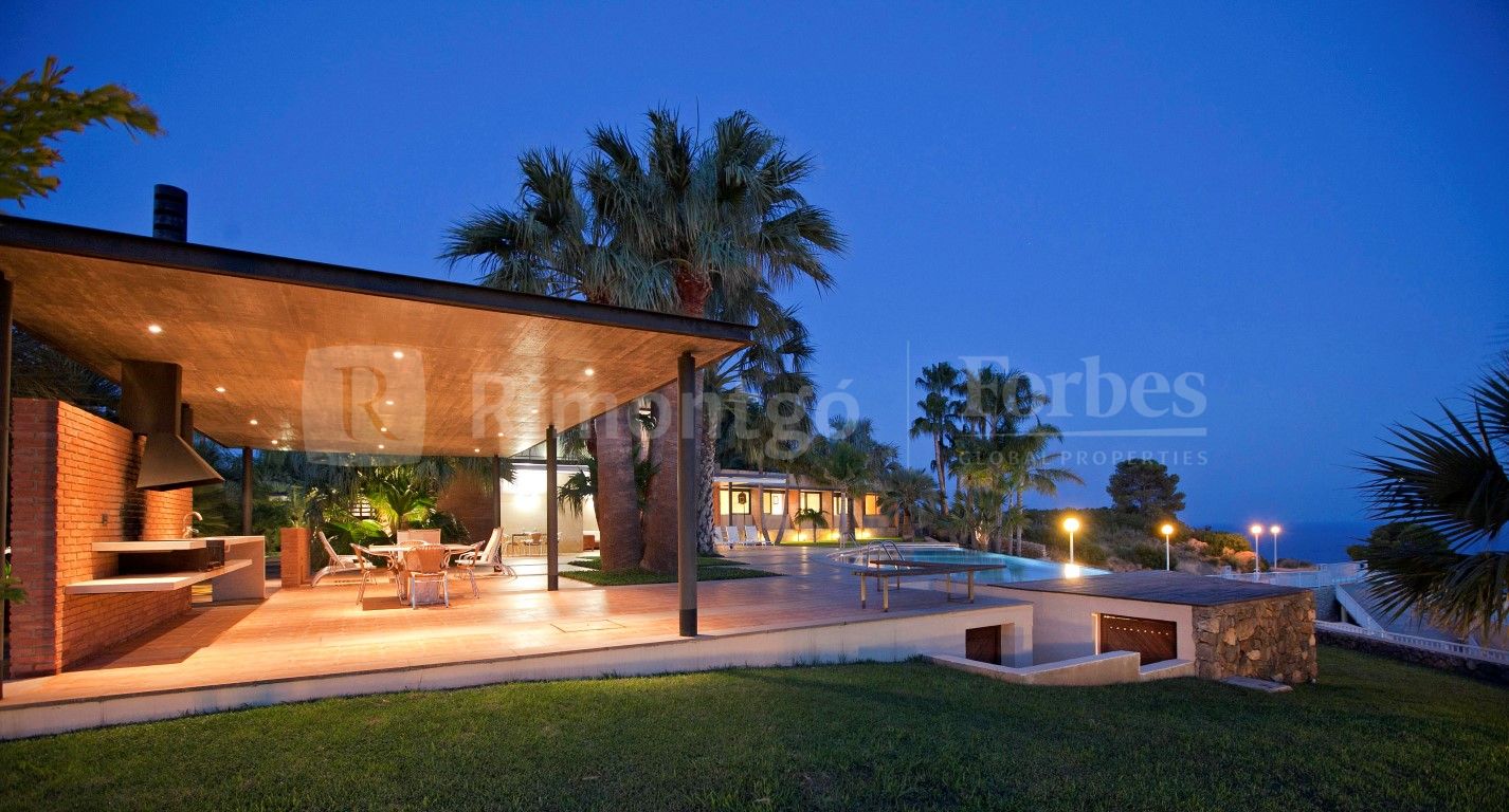 Villa de lujo con vistas panorámicas al mar en Benicàssim.