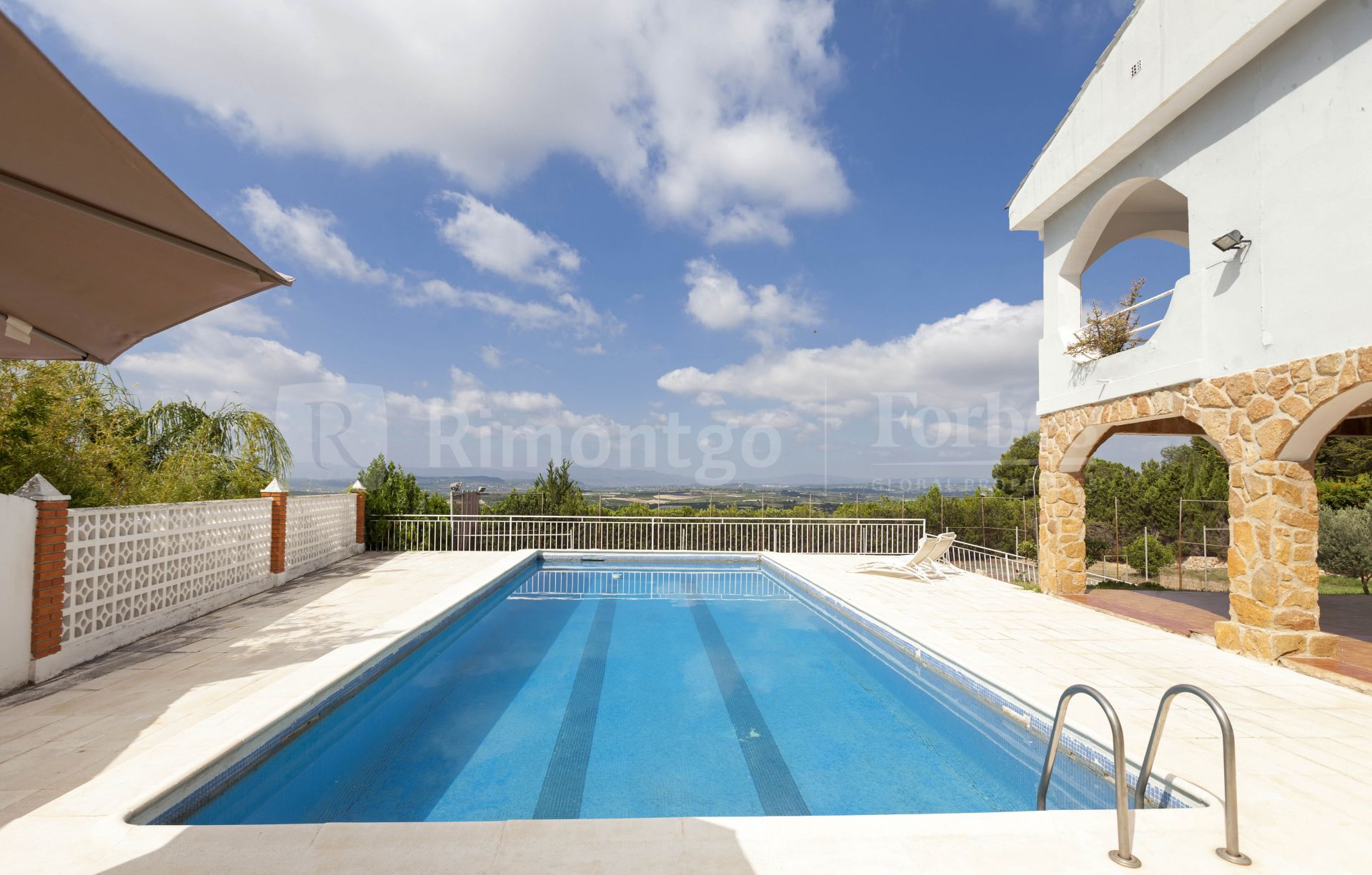 Traditional-style villa for sale in Calicanto, Torrent, Valencia.