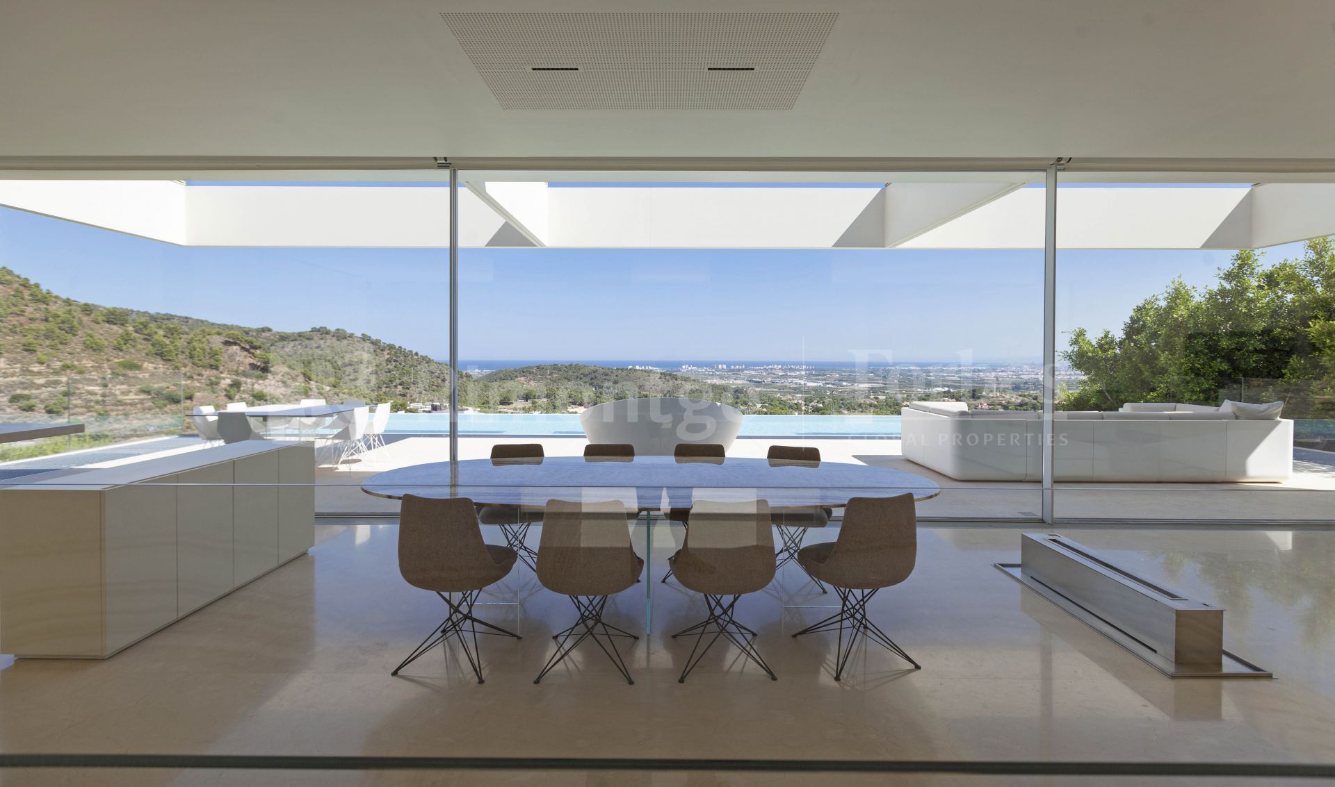 Exclusive modern villa overlooking the sea in Los Monasterios, Puçol, for sale.