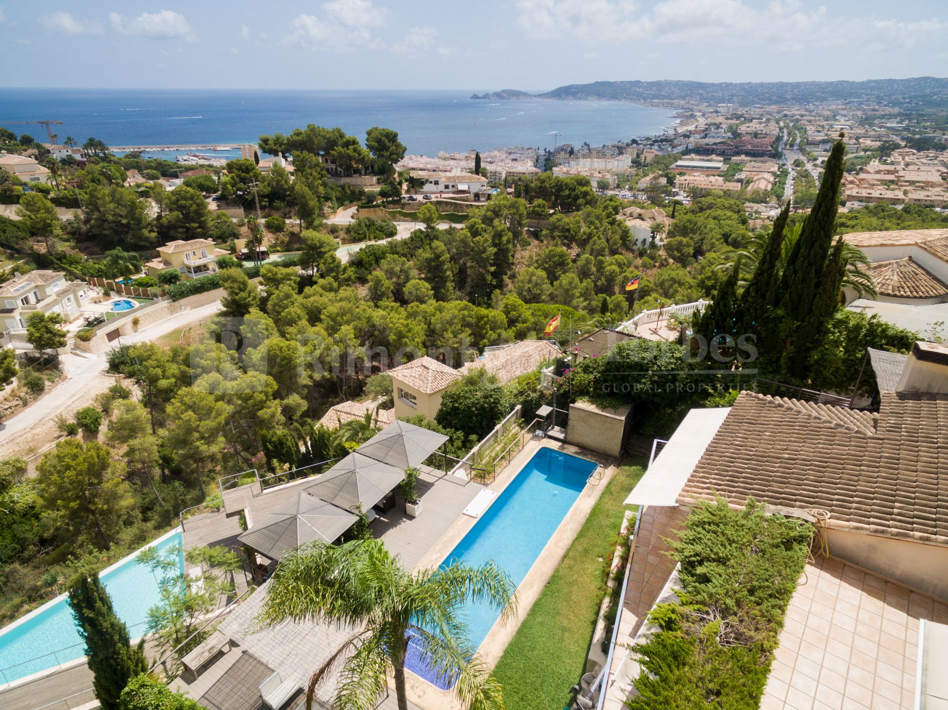 Villa with pool and direct sea views for sale in La Corona, Jávea.