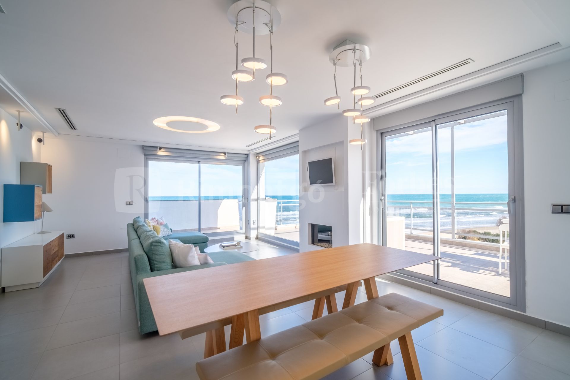 Penthouse with direct beach access for sale in Les Marines, Dénia.